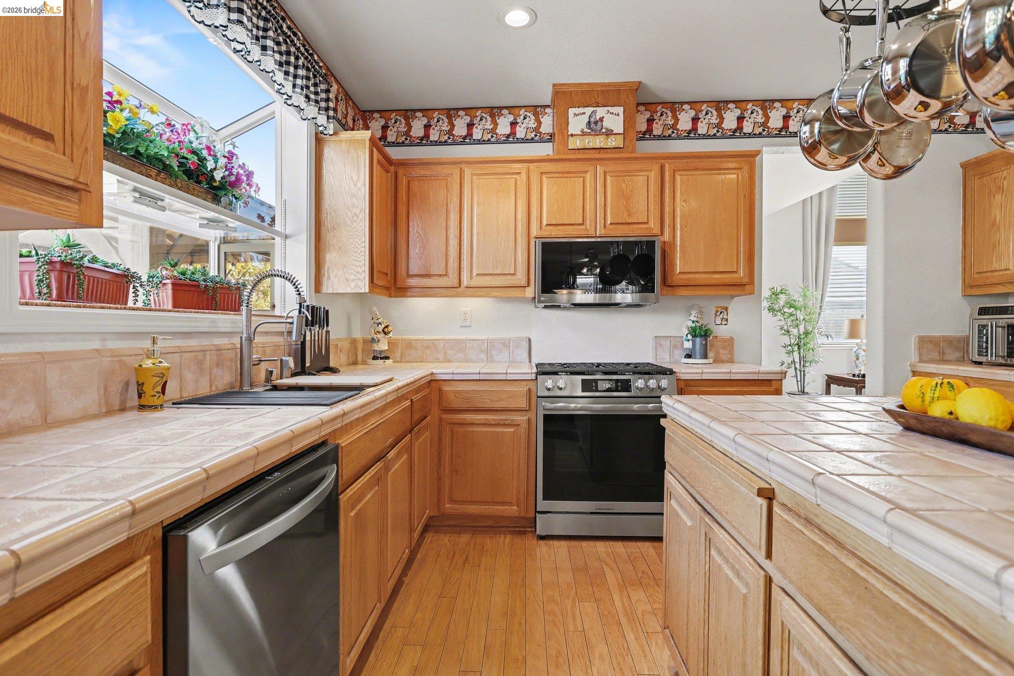 Detail Gallery Image 14 of 43 For 5407 Cherokee Way, Antioch,  CA 94531 - 5 Beds | 3 Baths