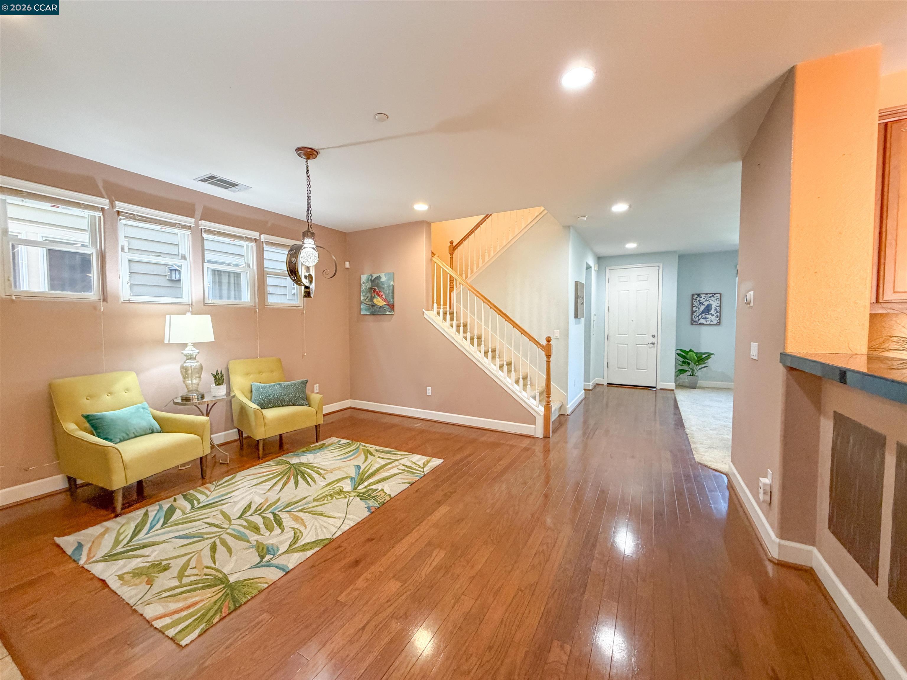 Detail Gallery Image 13 of 35 For 3198 S Front St, Hercules,  CA 94547 - 3 Beds | 2/1 Baths