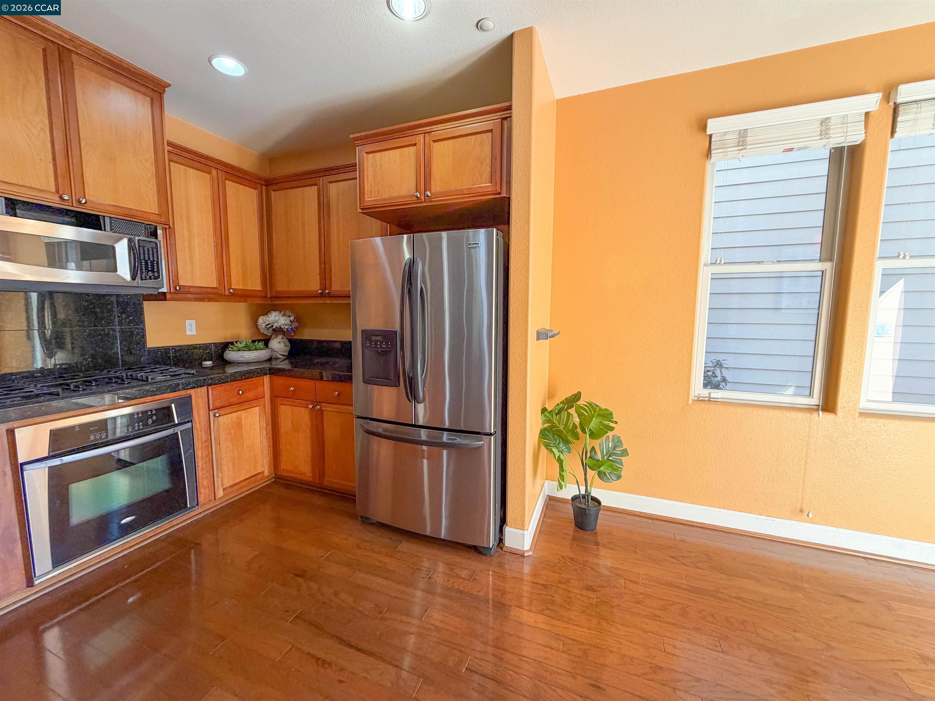 Detail Gallery Image 18 of 35 For 3198 S Front St, Hercules,  CA 94547 - 3 Beds | 2/1 Baths