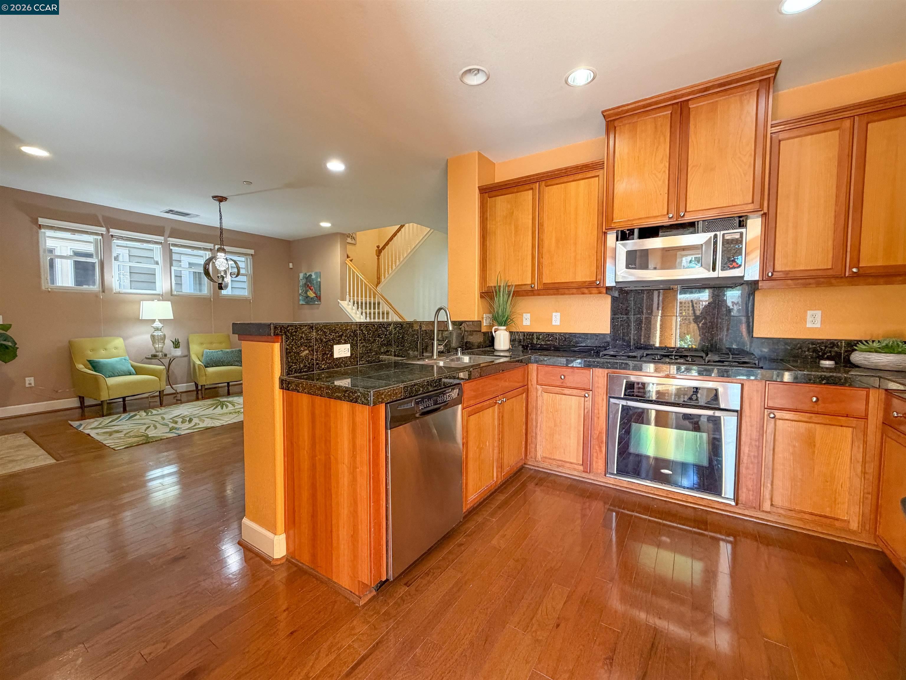 Detail Gallery Image 19 of 35 For 3198 S Front St, Hercules,  CA 94547 - 3 Beds | 2/1 Baths