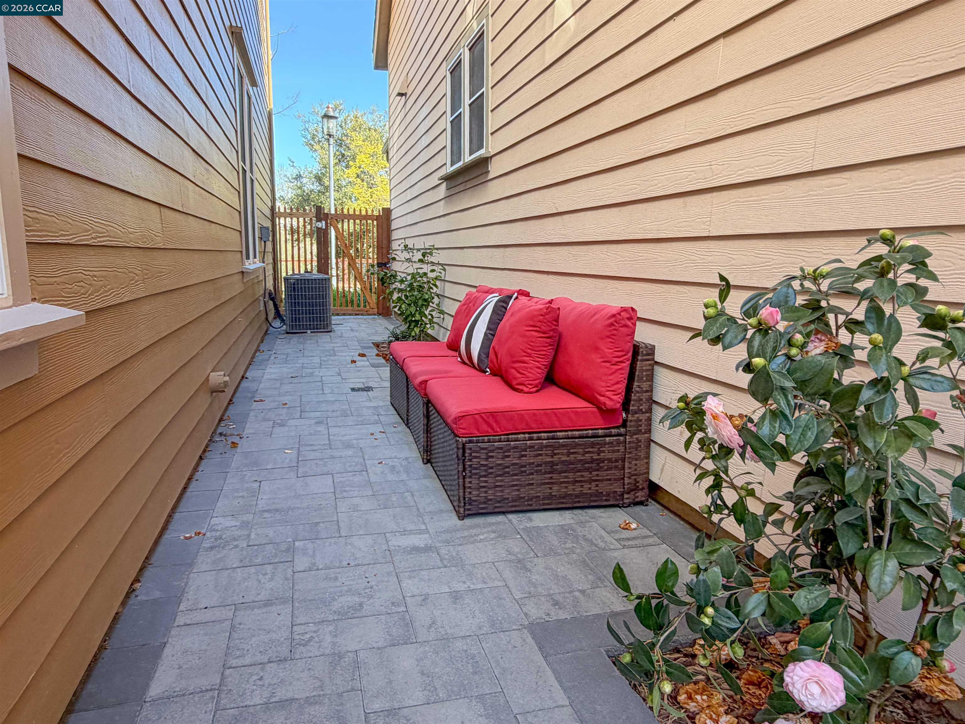 Detail Gallery Image 29 of 35 For 3198 S Front St, Hercules,  CA 94547 - 3 Beds | 2/1 Baths