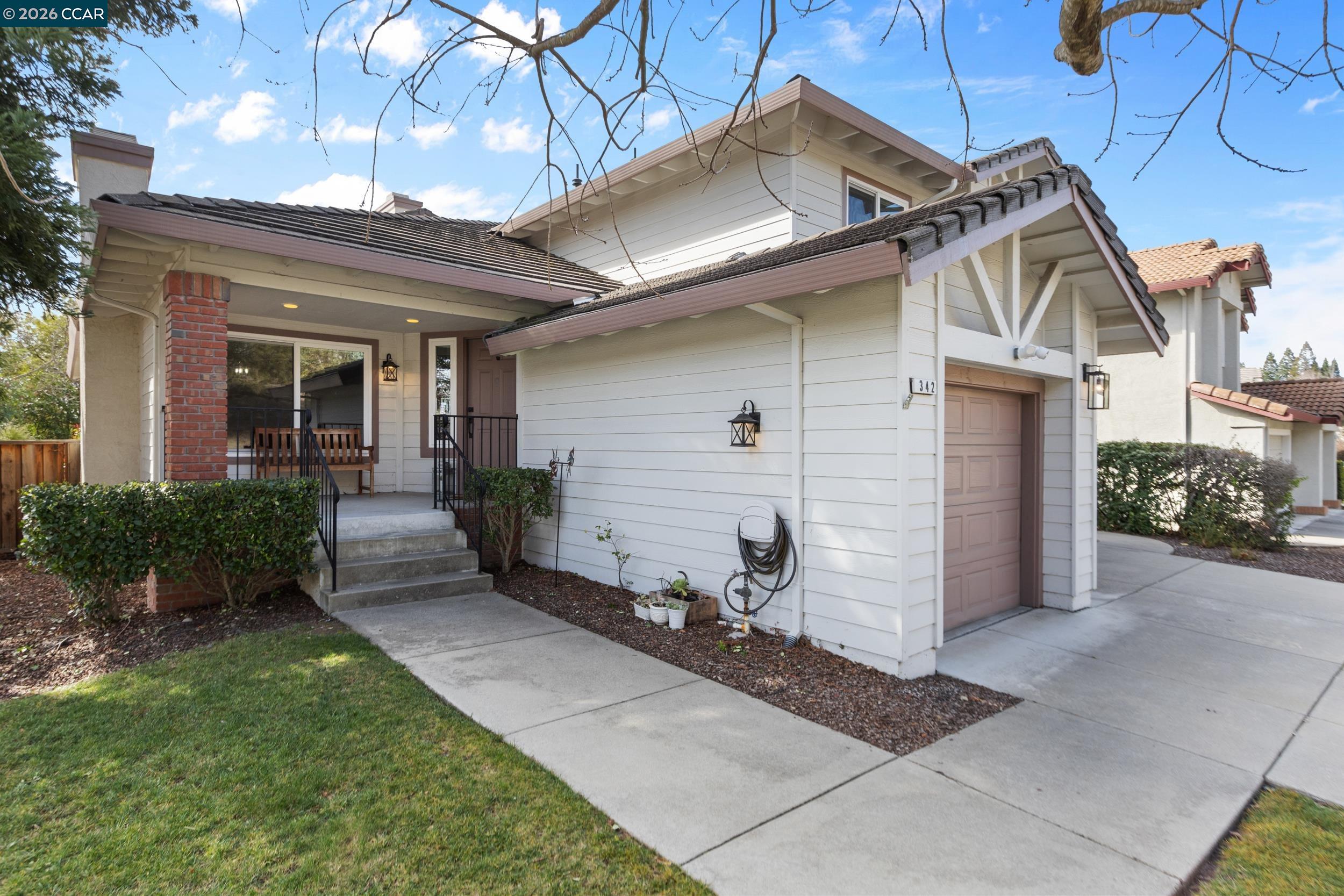 Detail Gallery Image 4 of 43 For 342 Newcastle Ln, Danville,  CA 94506 - 4 Beds | 3 Baths