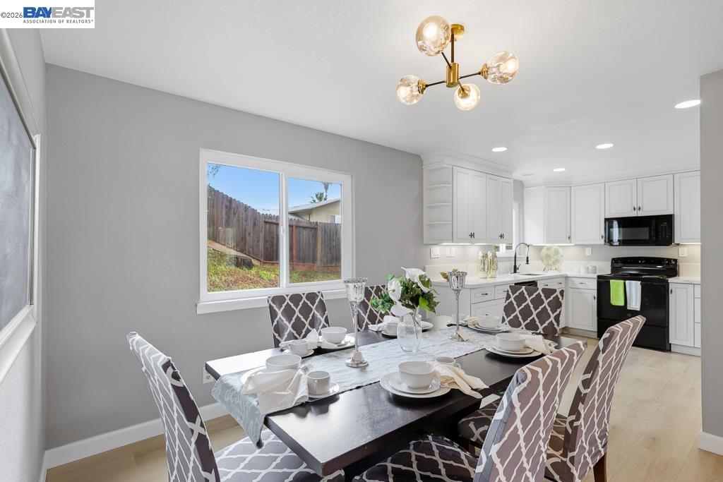 Detail Gallery Image 15 of 56 For 807 Bourton Ct, Antioch,  CA 94509 - 4 Beds | 2/1 Baths