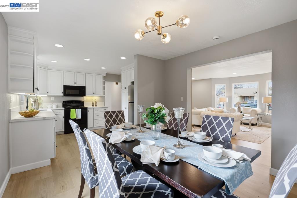 Detail Gallery Image 16 of 56 For 807 Bourton Ct, Antioch,  CA 94509 - 4 Beds | 2/1 Baths