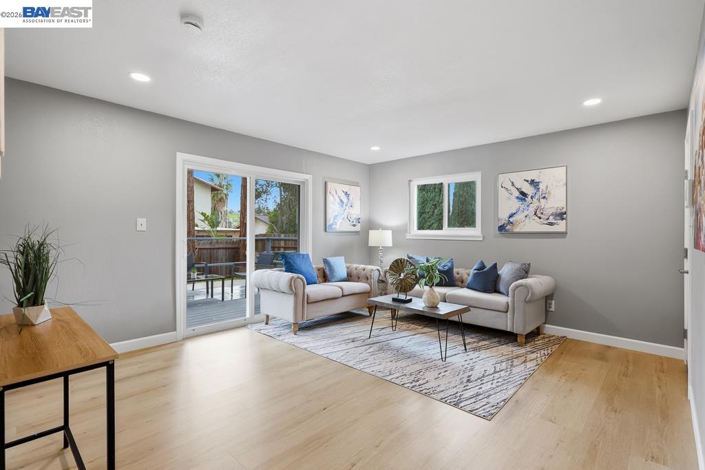 Detail Gallery Image 23 of 56 For 807 Bourton Ct, Antioch,  CA 94509 - 4 Beds | 2/1 Baths