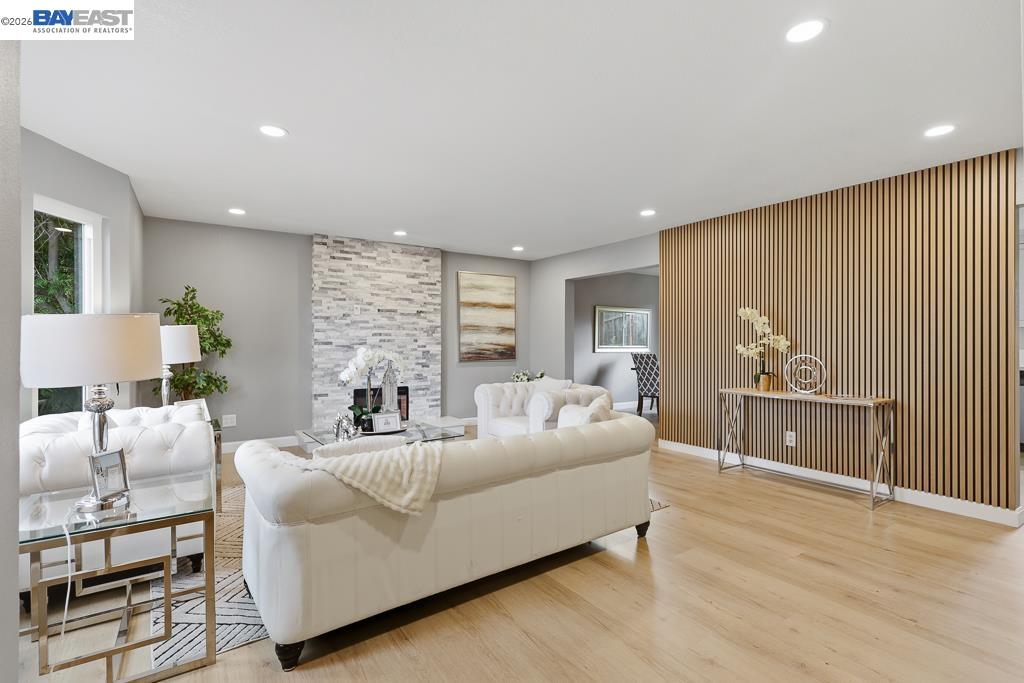 Detail Gallery Image 5 of 56 For 807 Bourton Ct, Antioch,  CA 94509 - 4 Beds | 2/1 Baths