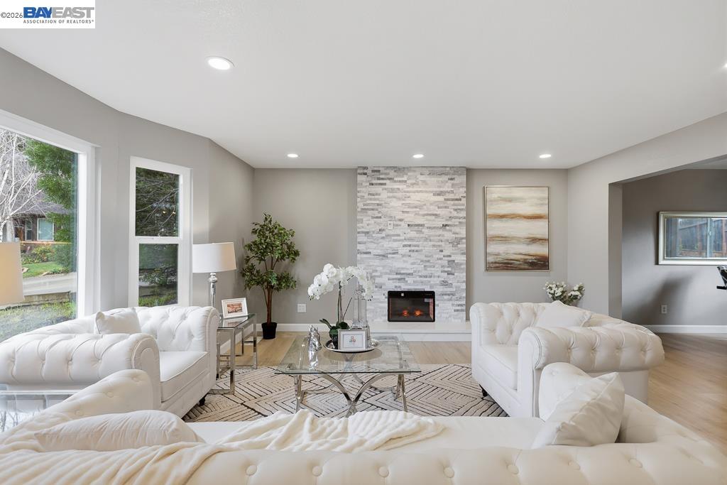 Detail Gallery Image 6 of 56 For 807 Bourton Ct, Antioch,  CA 94509 - 4 Beds | 2/1 Baths