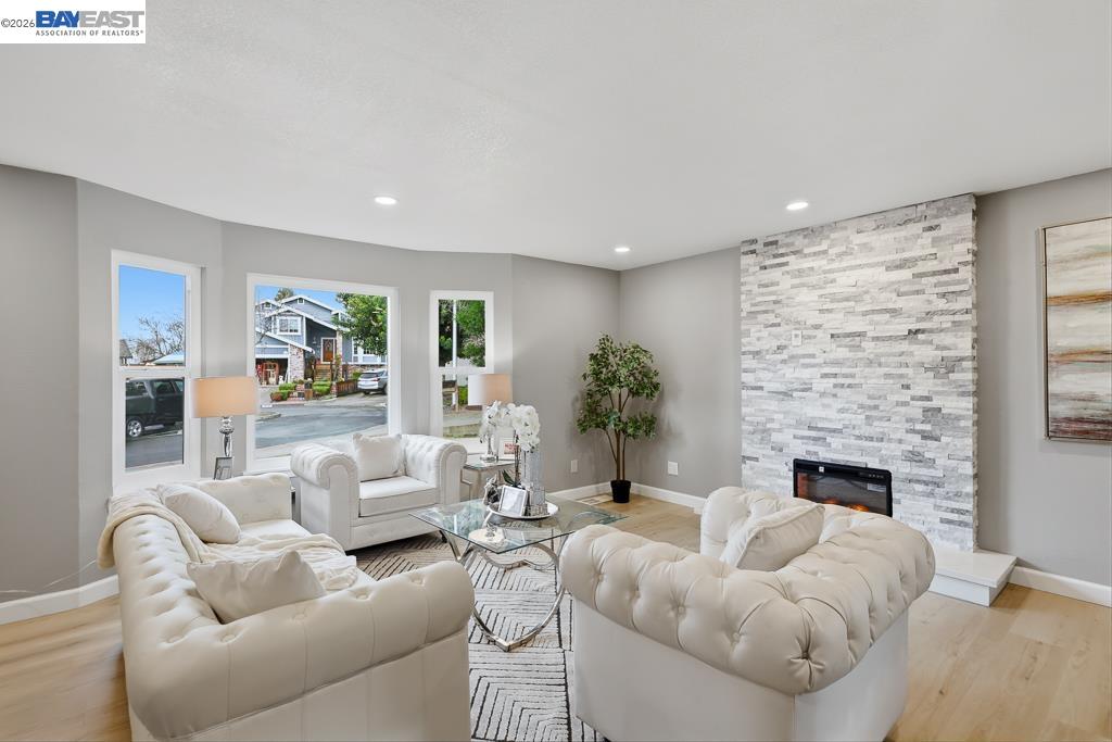 Detail Gallery Image 8 of 56 For 807 Bourton Ct, Antioch,  CA 94509 - 4 Beds | 2/1 Baths