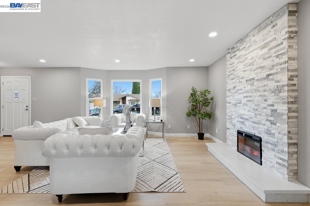 Detail Gallery Image 9 of 56 For 807 Bourton Ct, Antioch,  CA 94509 - 4 Beds | 2/1 Baths