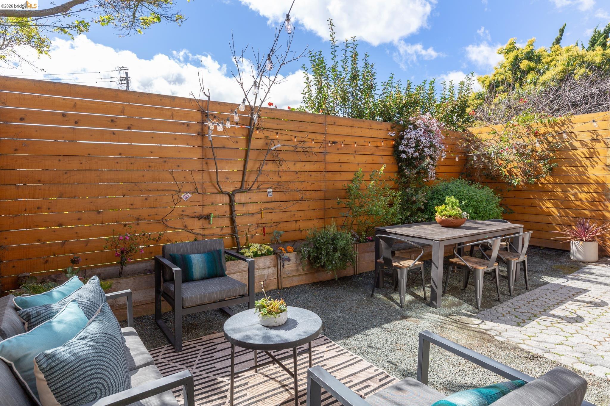 Detail Gallery Image 41 of 47 For 1331 Excelsior Ave, Oakland,  CA 94602 - 3 Beds | 2 Baths