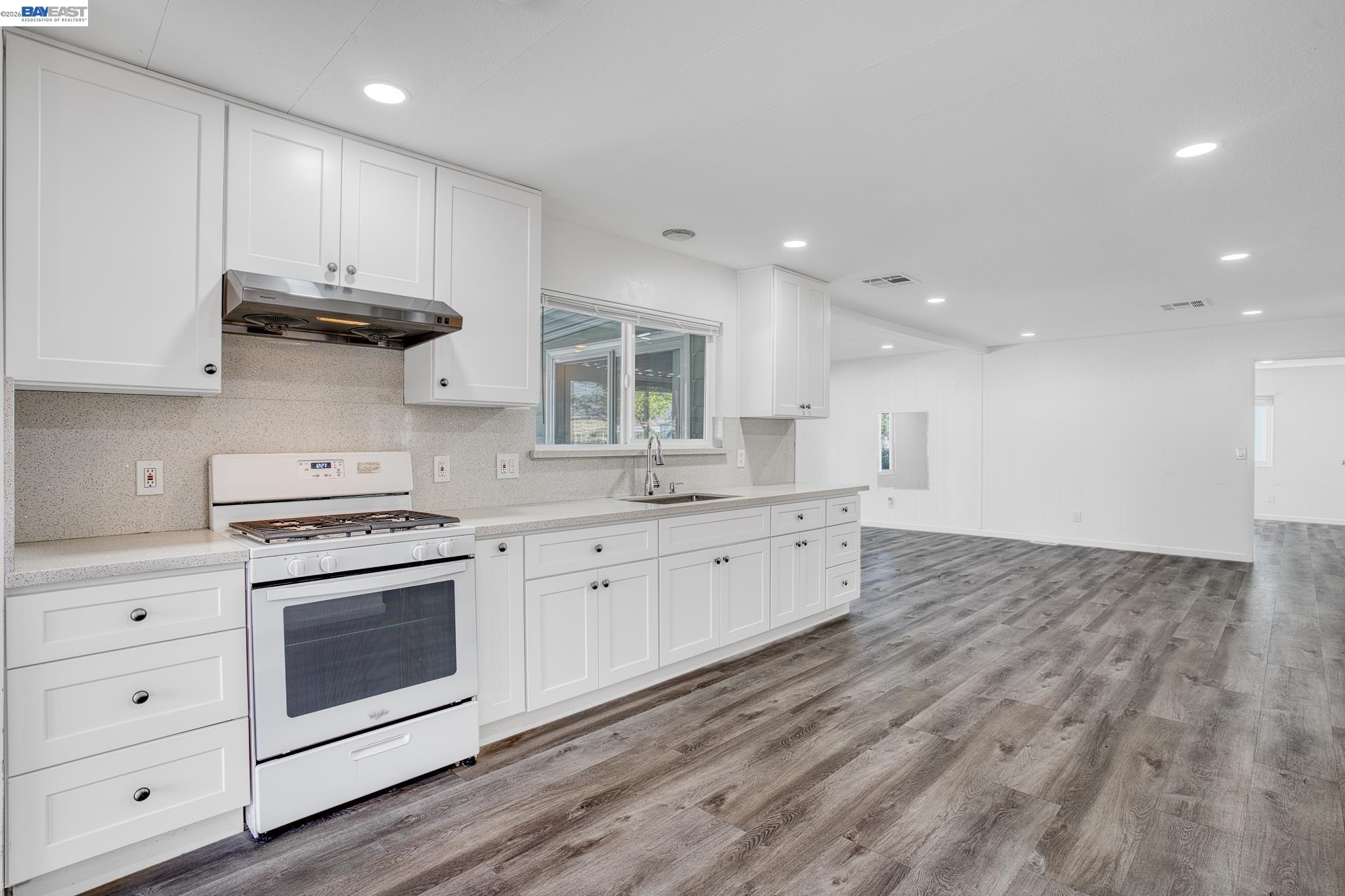 Detail Gallery Image 12 of 40 For 29330 Middleborough Way, Hayward,  CA 94544 - 3 Beds | 3 Baths