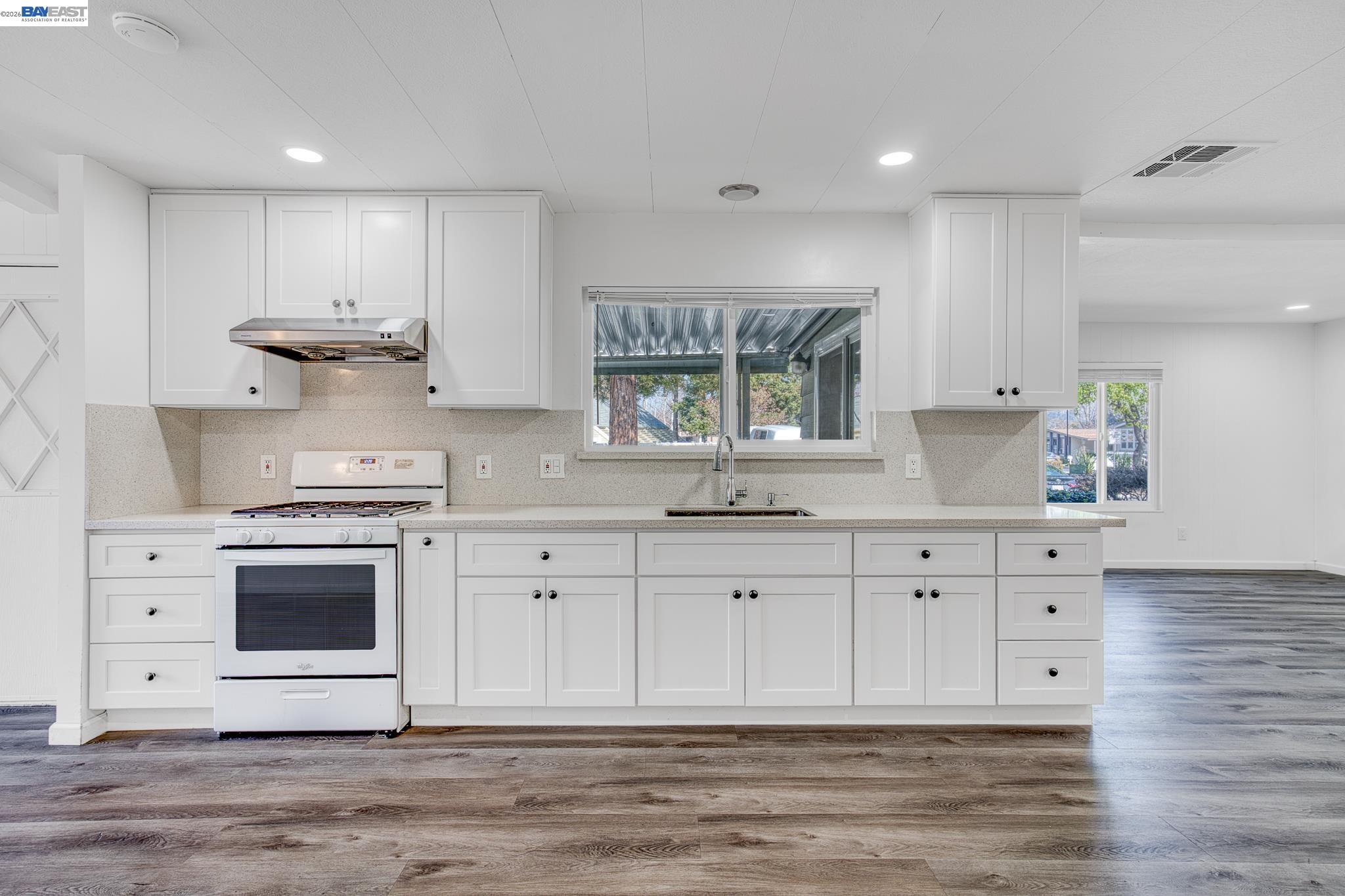 Detail Gallery Image 13 of 40 For 29330 Middleborough Way, Hayward,  CA 94544 - 3 Beds | 3 Baths