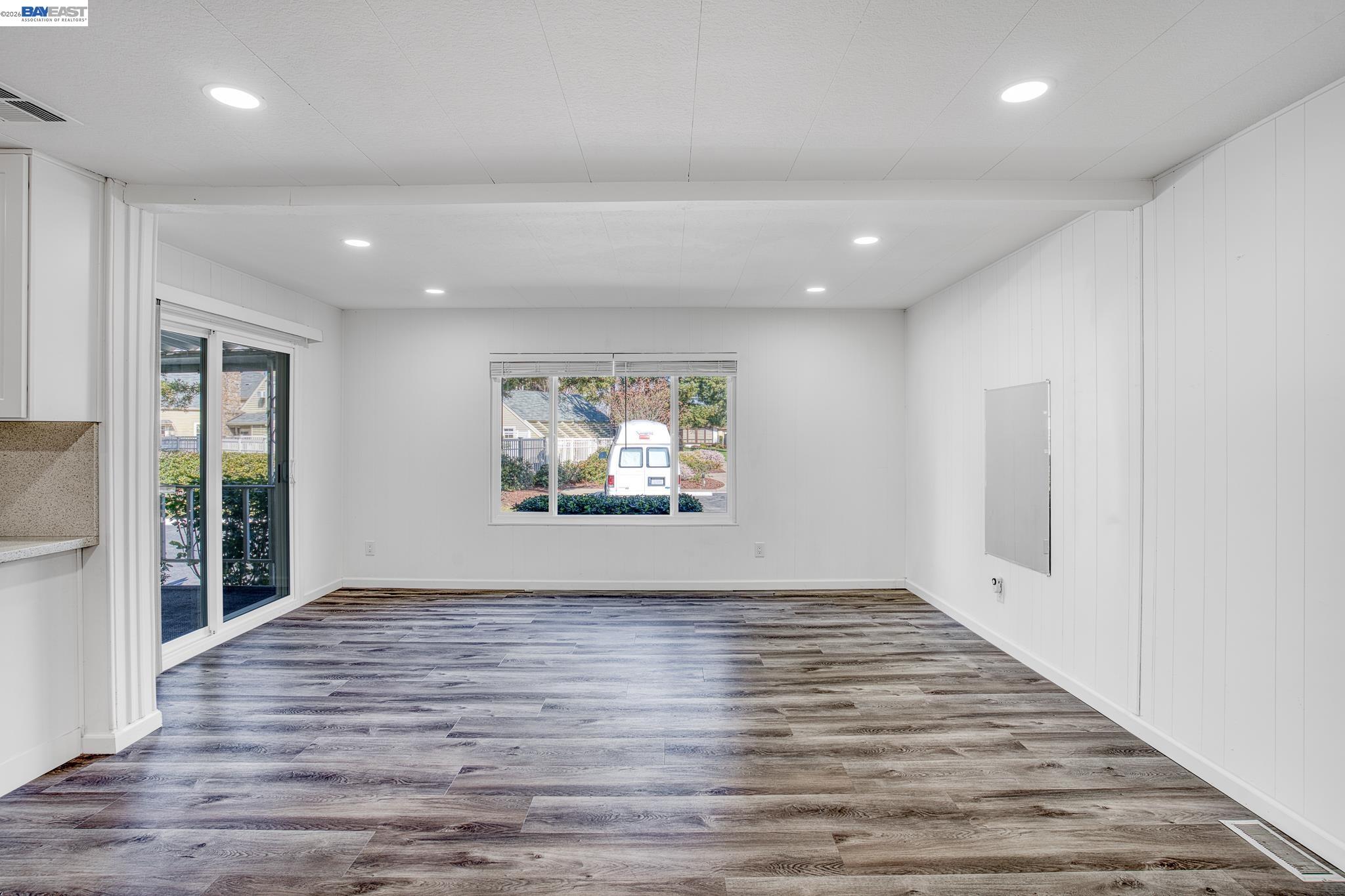 Detail Gallery Image 15 of 40 For 29330 Middleborough Way, Hayward,  CA 94544 - 3 Beds | 3 Baths