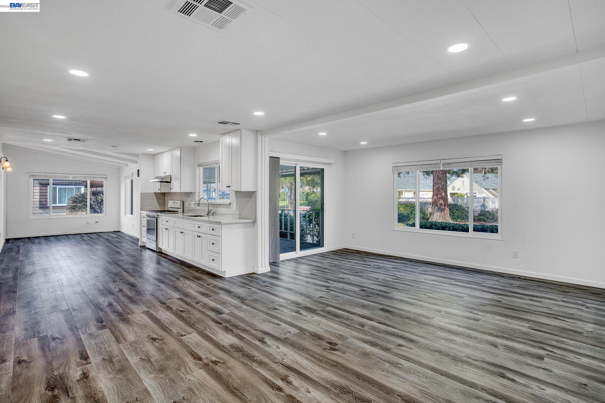 Detail Gallery Image 16 of 40 For 29330 Middleborough Way, Hayward,  CA 94544 - 3 Beds | 3 Baths