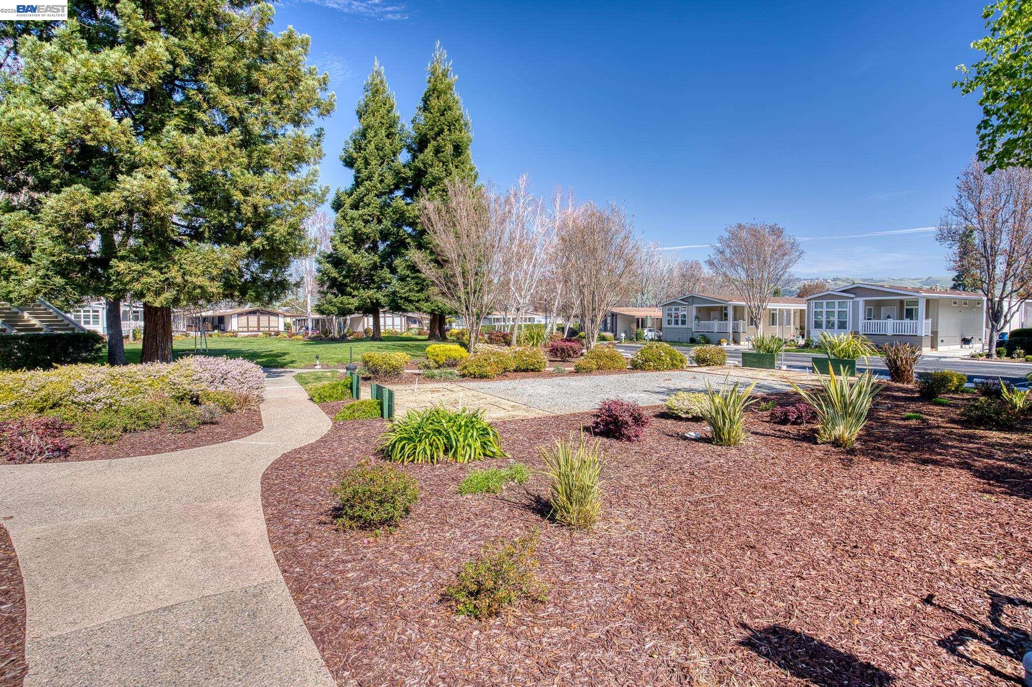 Detail Gallery Image 33 of 40 For 29330 Middleborough Way, Hayward,  CA 94544 - 3 Beds | 3 Baths