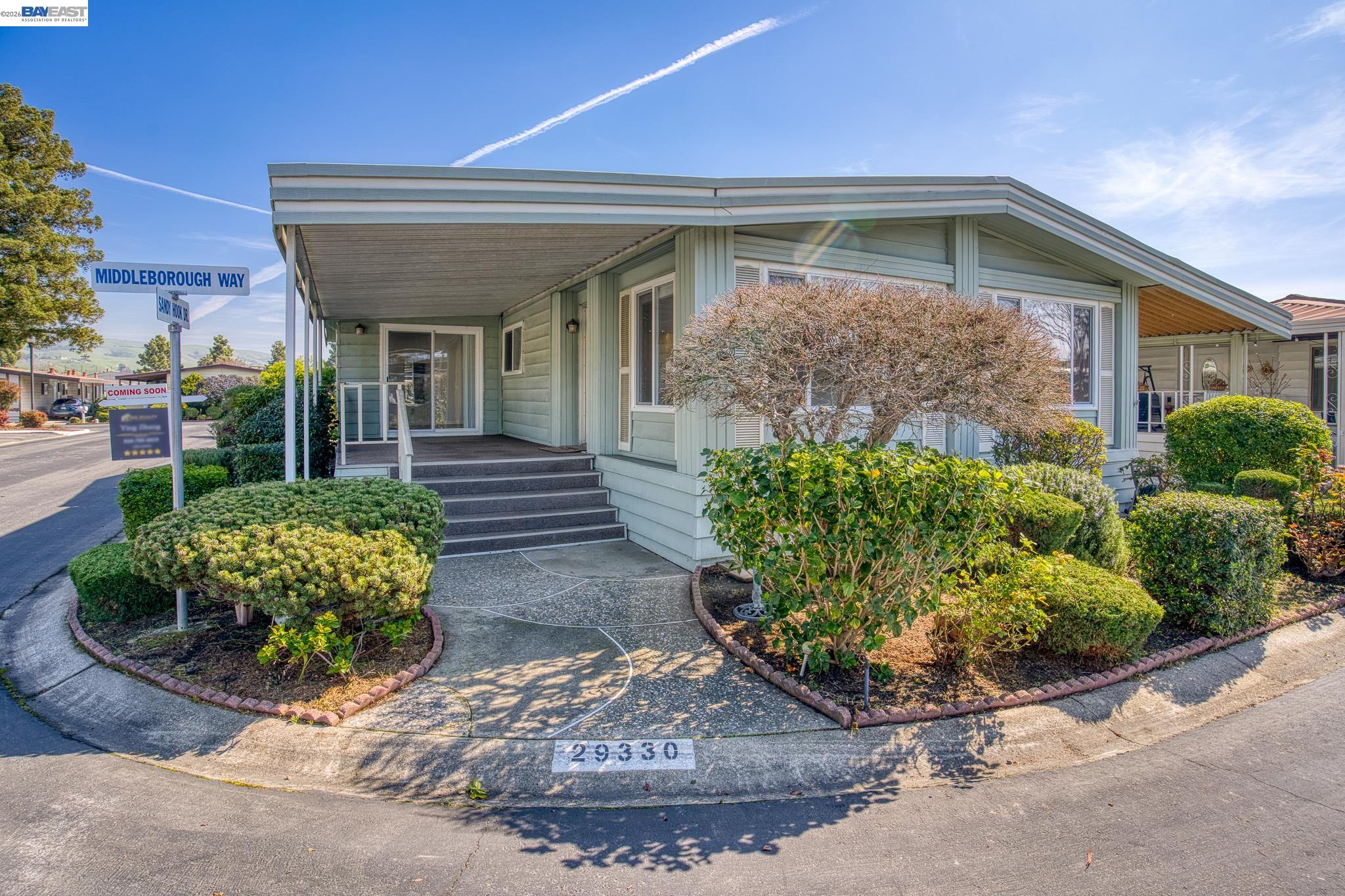 Detail Gallery Image 6 of 40 For 29330 Middleborough Way, Hayward,  CA 94544 - 3 Beds | 3 Baths