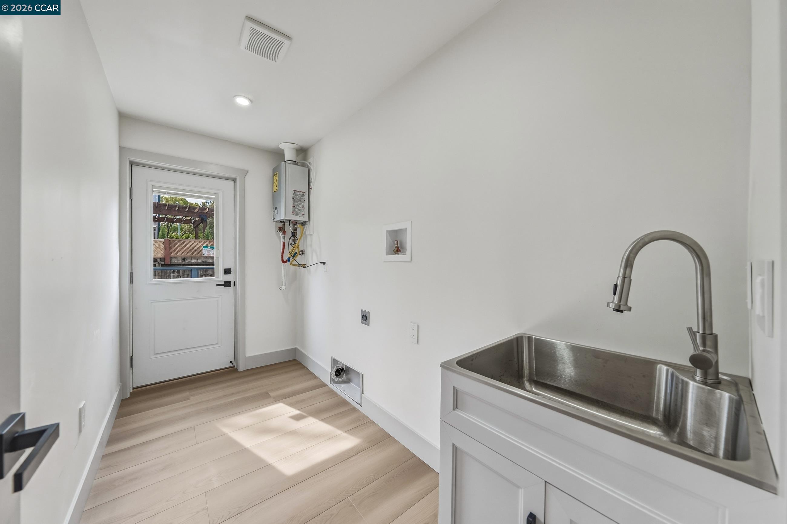 Detail Gallery Image 11 of 27 For 295 Foothill Blvd, Napa,  CA 94558 - 4 Beds | 3 Baths