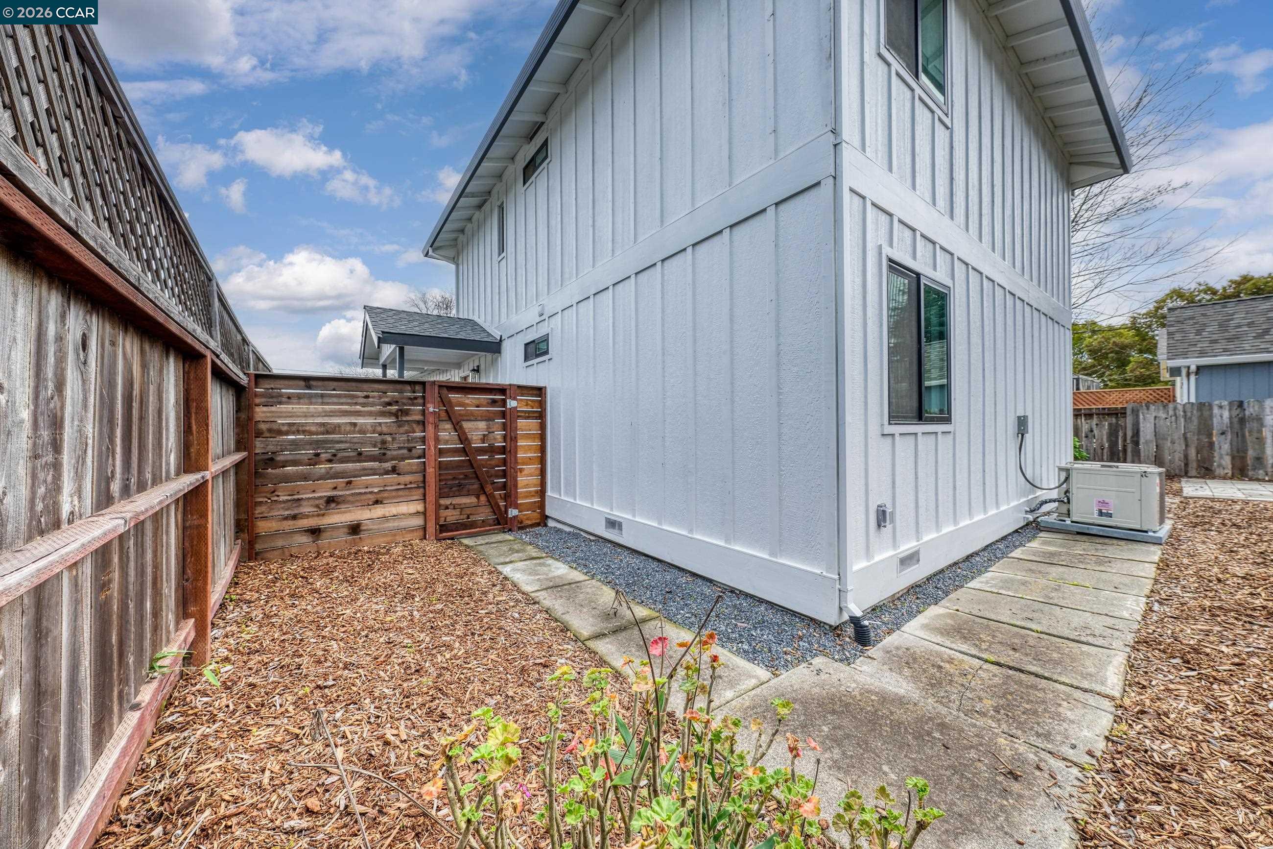 Detail Gallery Image 23 of 27 For 295 Foothill Blvd, Napa,  CA 94558 - 4 Beds | 3 Baths