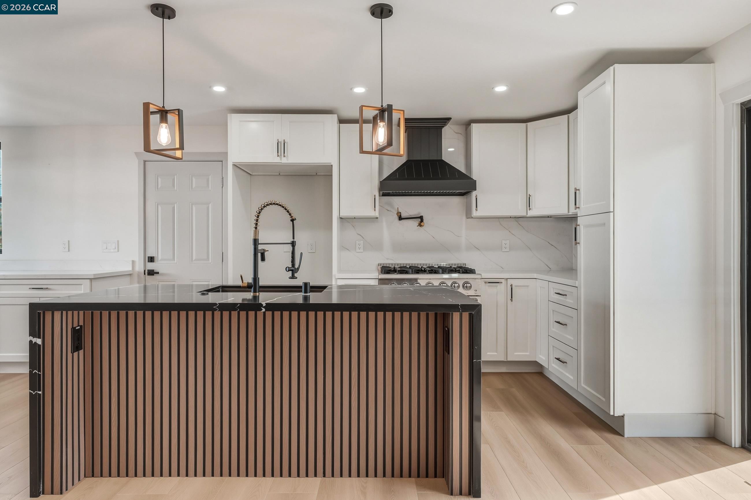 Detail Gallery Image 4 of 27 For 295 Foothill Blvd, Napa,  CA 94558 - 4 Beds | 3 Baths