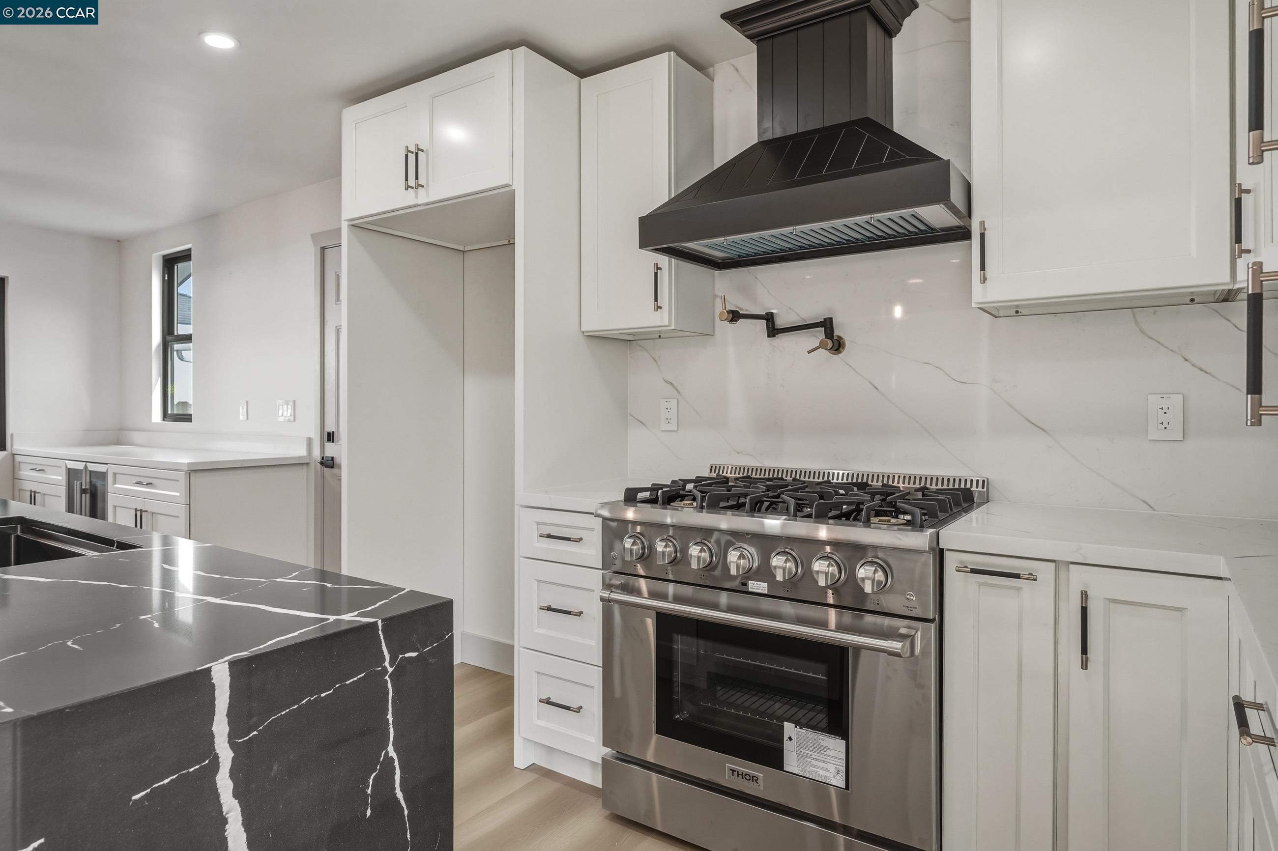 Detail Gallery Image 6 of 27 For 295 Foothill Blvd, Napa,  CA 94558 - 4 Beds | 3 Baths