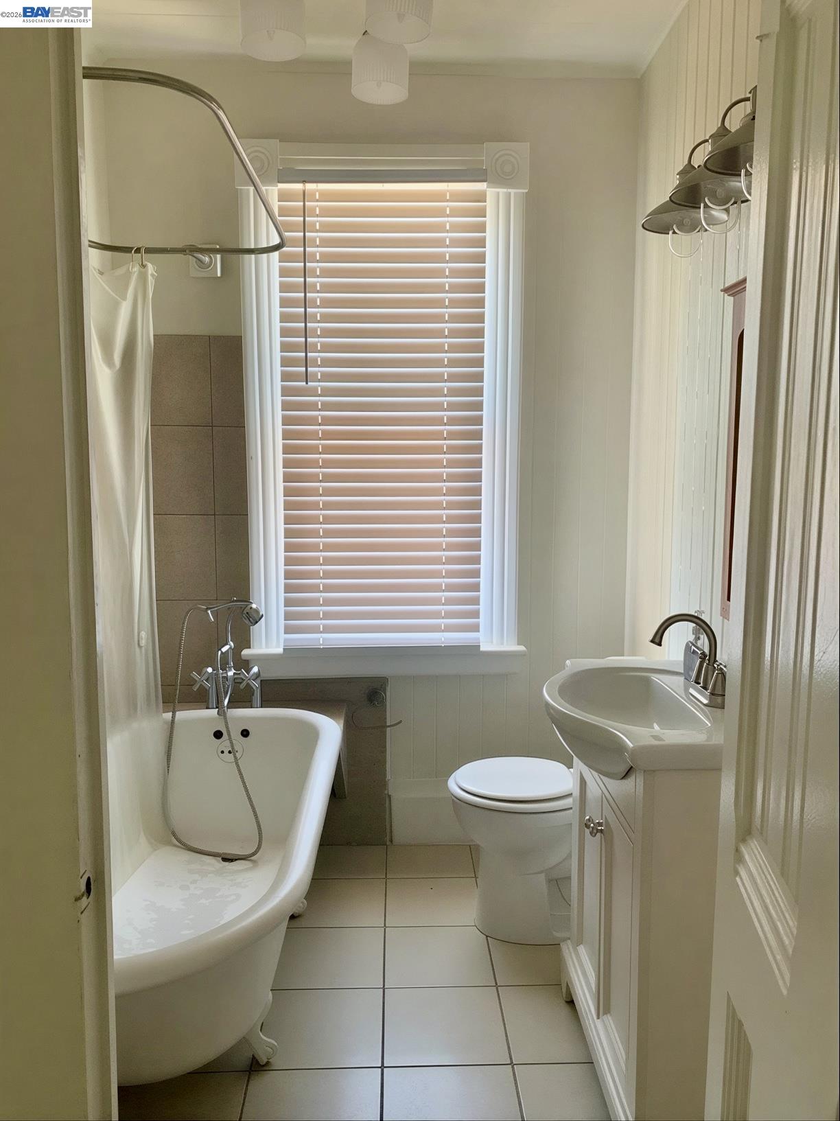 Detail Gallery Image 4 of 7 For 819 W 3rd St, Antioch,  CA 94509 - 4 Beds | 3 Baths