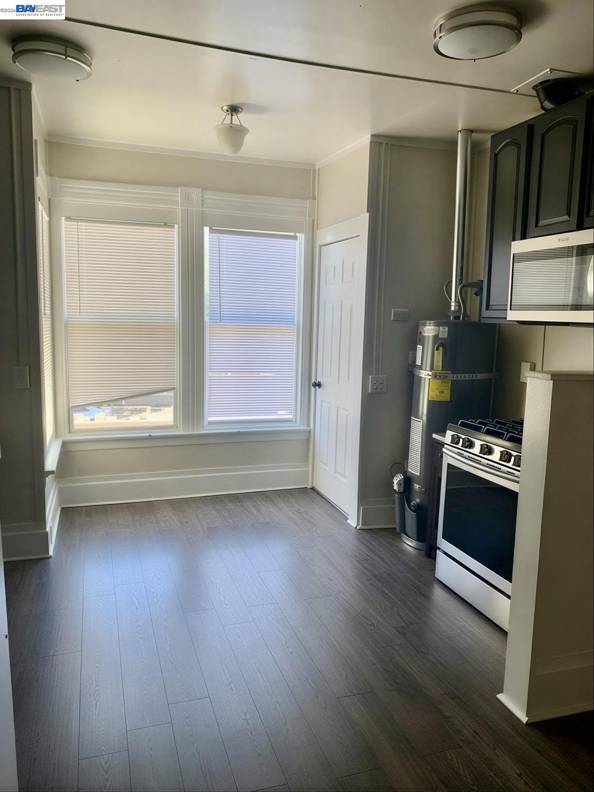 Detail Gallery Image 6 of 9 For 819 W 3rd St, Antioch,  CA 94509 - 4 Beds | 3 Baths