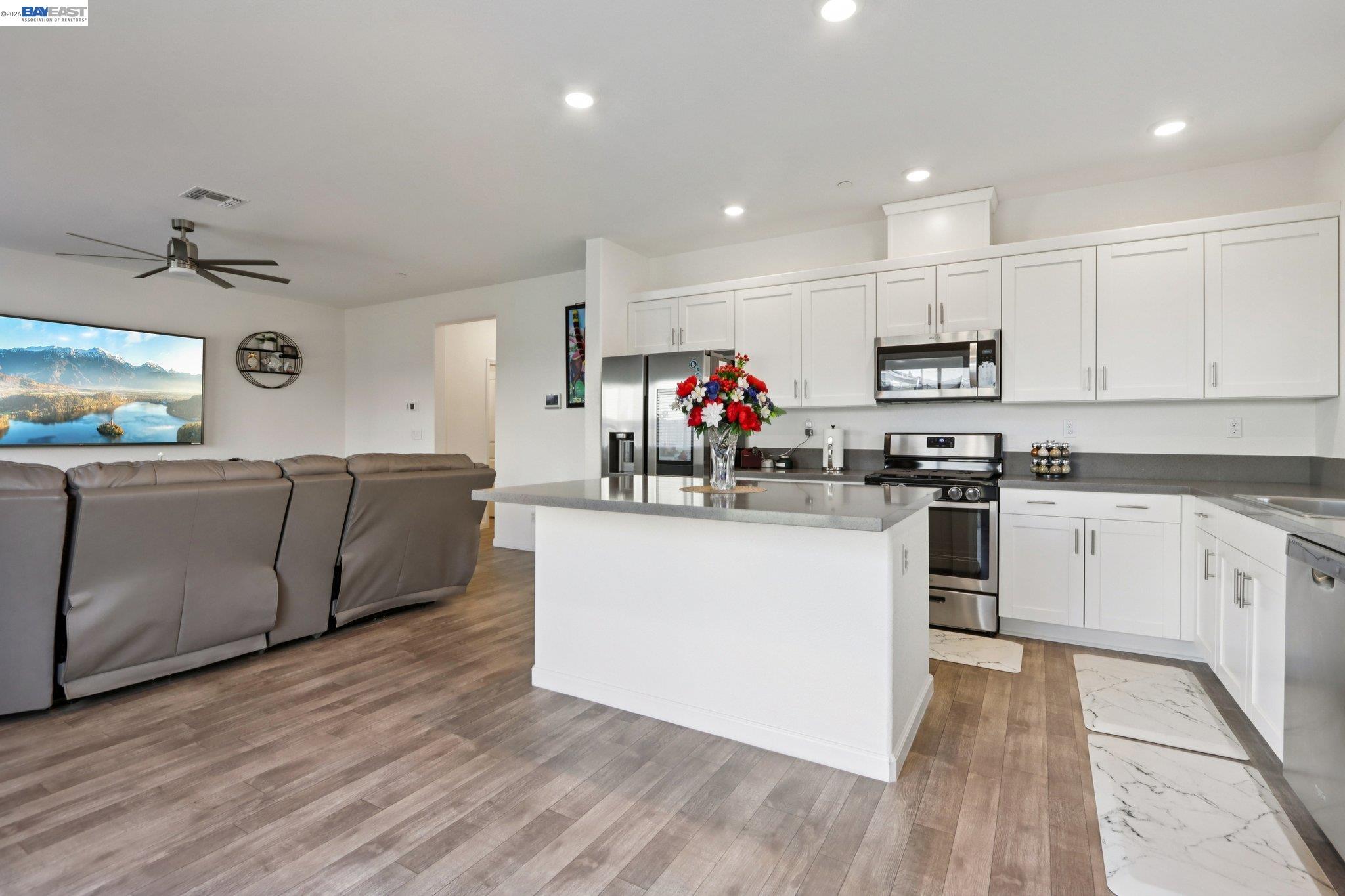 Detail Gallery Image 14 of 38 For 1449 Dorona Ln, Manteca,  CA 95336 - 4 Beds | 2/1 Baths