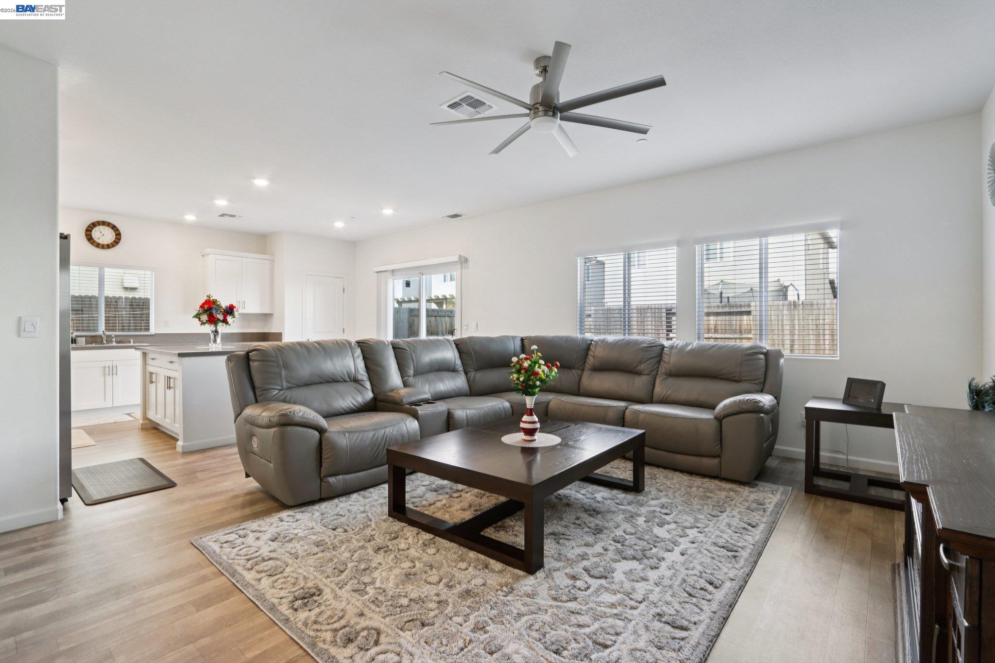 Detail Gallery Image 5 of 38 For 1449 Dorona Ln, Manteca,  CA 95336 - 4 Beds | 2/1 Baths