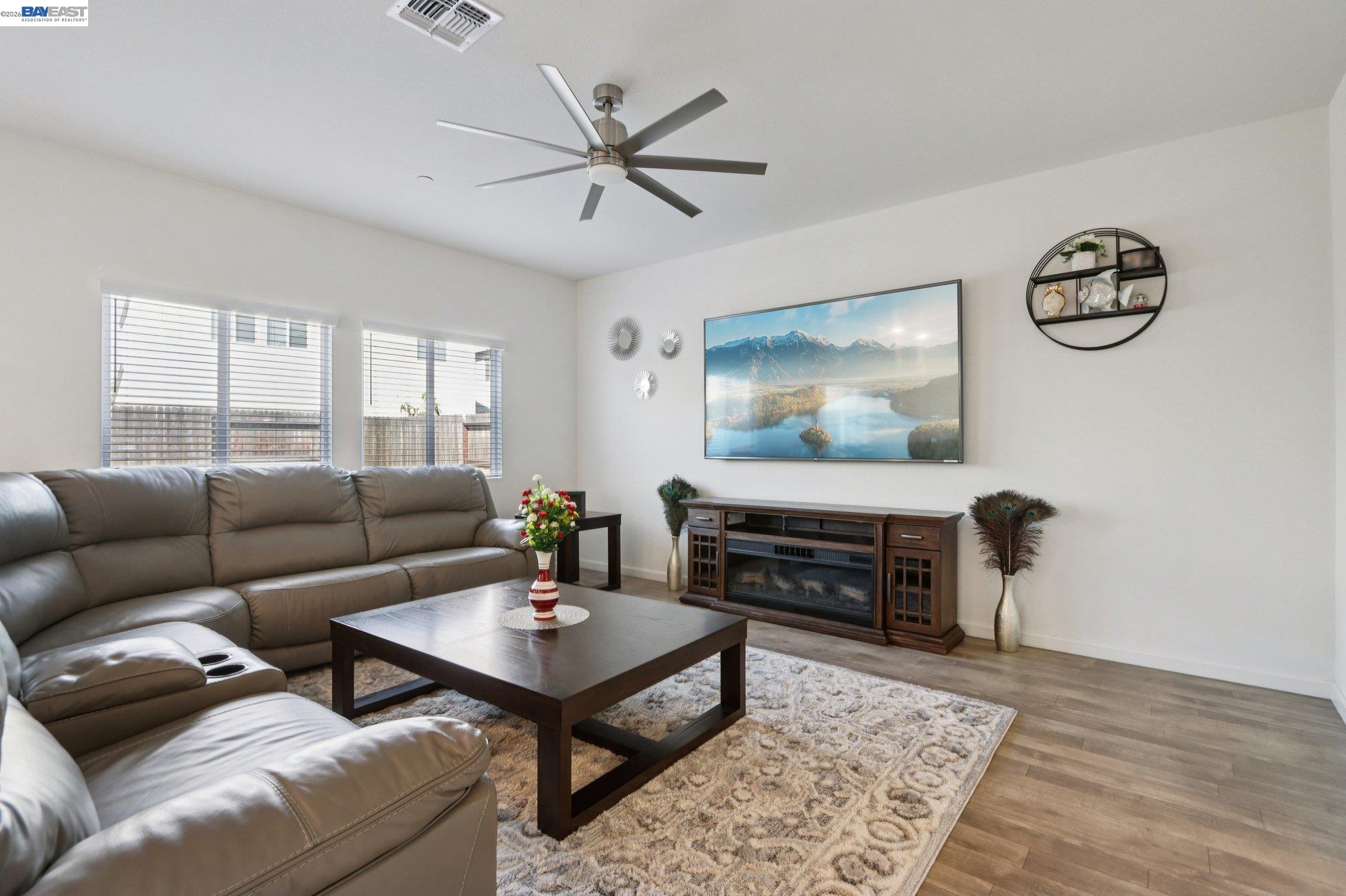 Detail Gallery Image 7 of 38 For 1449 Dorona Ln, Manteca,  CA 95336 - 4 Beds | 2/1 Baths