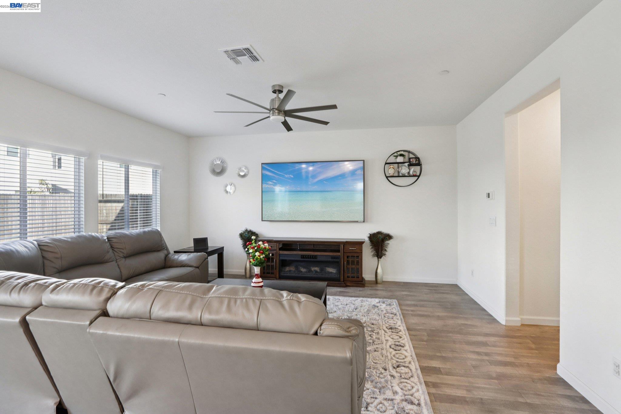 Detail Gallery Image 8 of 38 For 1449 Dorona Ln, Manteca,  CA 95336 - 4 Beds | 2/1 Baths