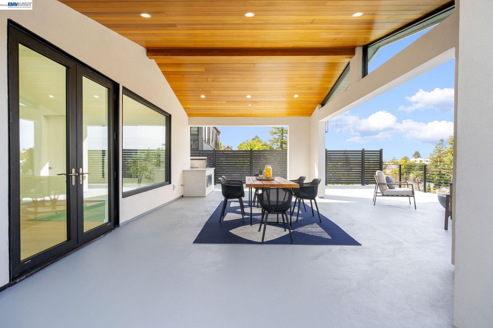 Detail Gallery Image 11 of 60 For 5883 Margarido Dr, Oakland,  CA 94618 - 5 Beds | 5/1 Baths