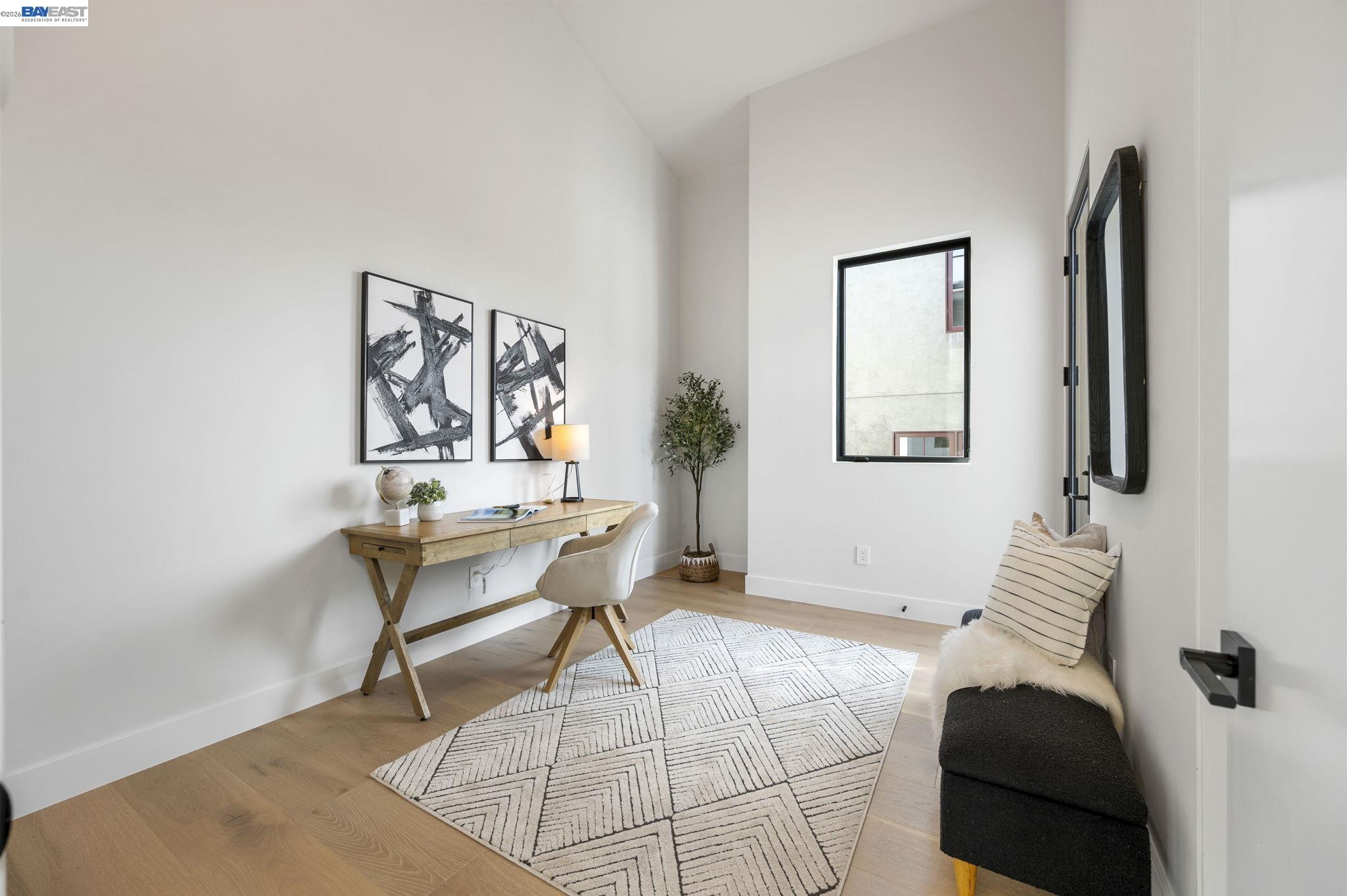 Detail Gallery Image 13 of 60 For 5883 Margarido Dr, Oakland,  CA 94618 - 5 Beds | 5/1 Baths