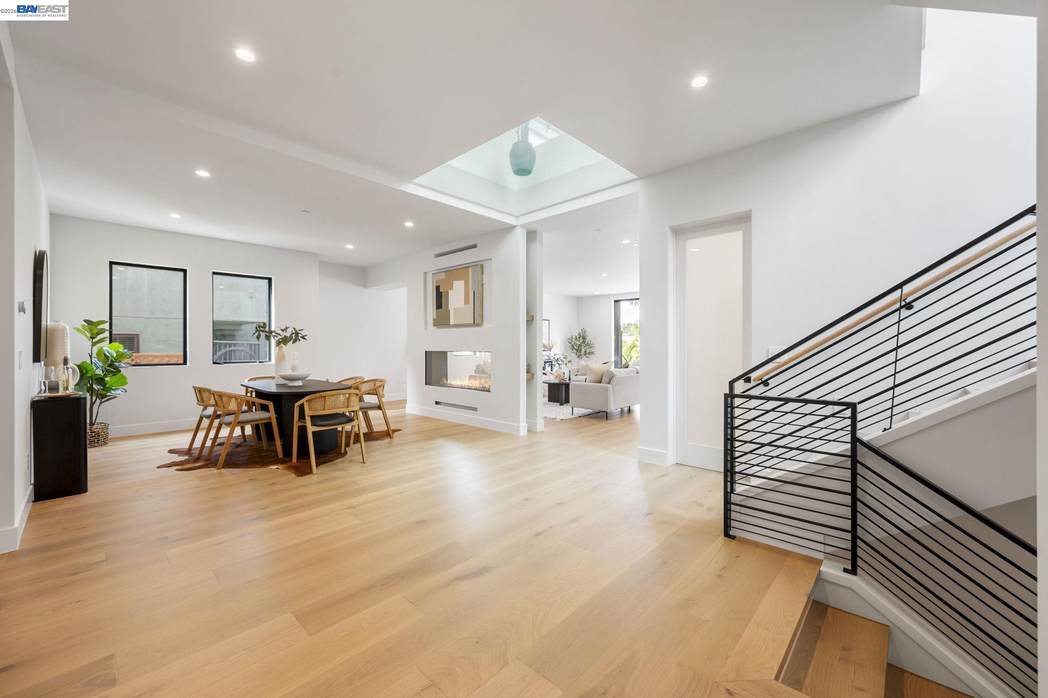 Detail Gallery Image 16 of 60 For 5883 Margarido Dr, Oakland,  CA 94618 - 5 Beds | 5/1 Baths