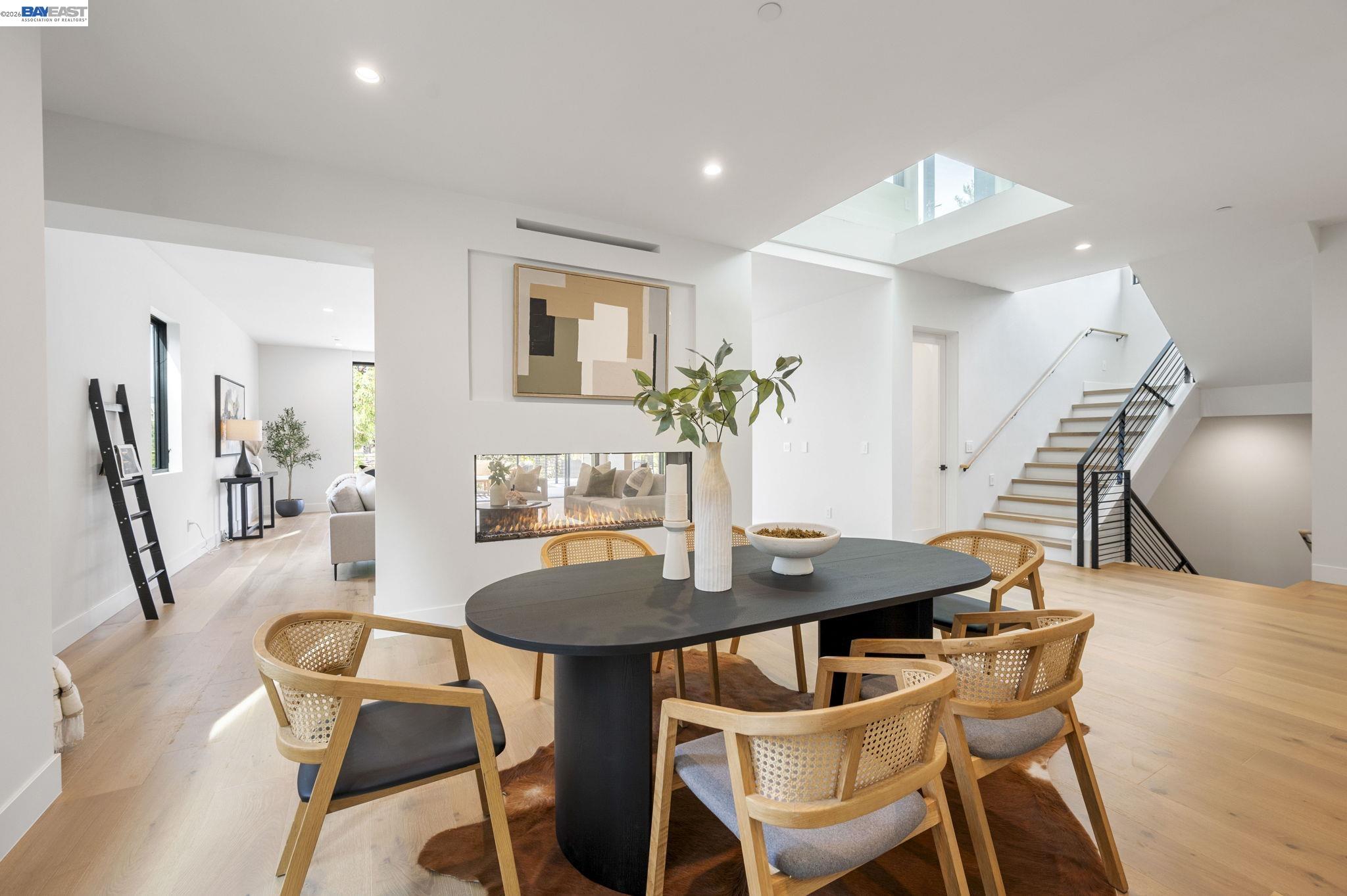 Detail Gallery Image 18 of 60 For 5883 Margarido Dr, Oakland,  CA 94618 - 5 Beds | 5/1 Baths