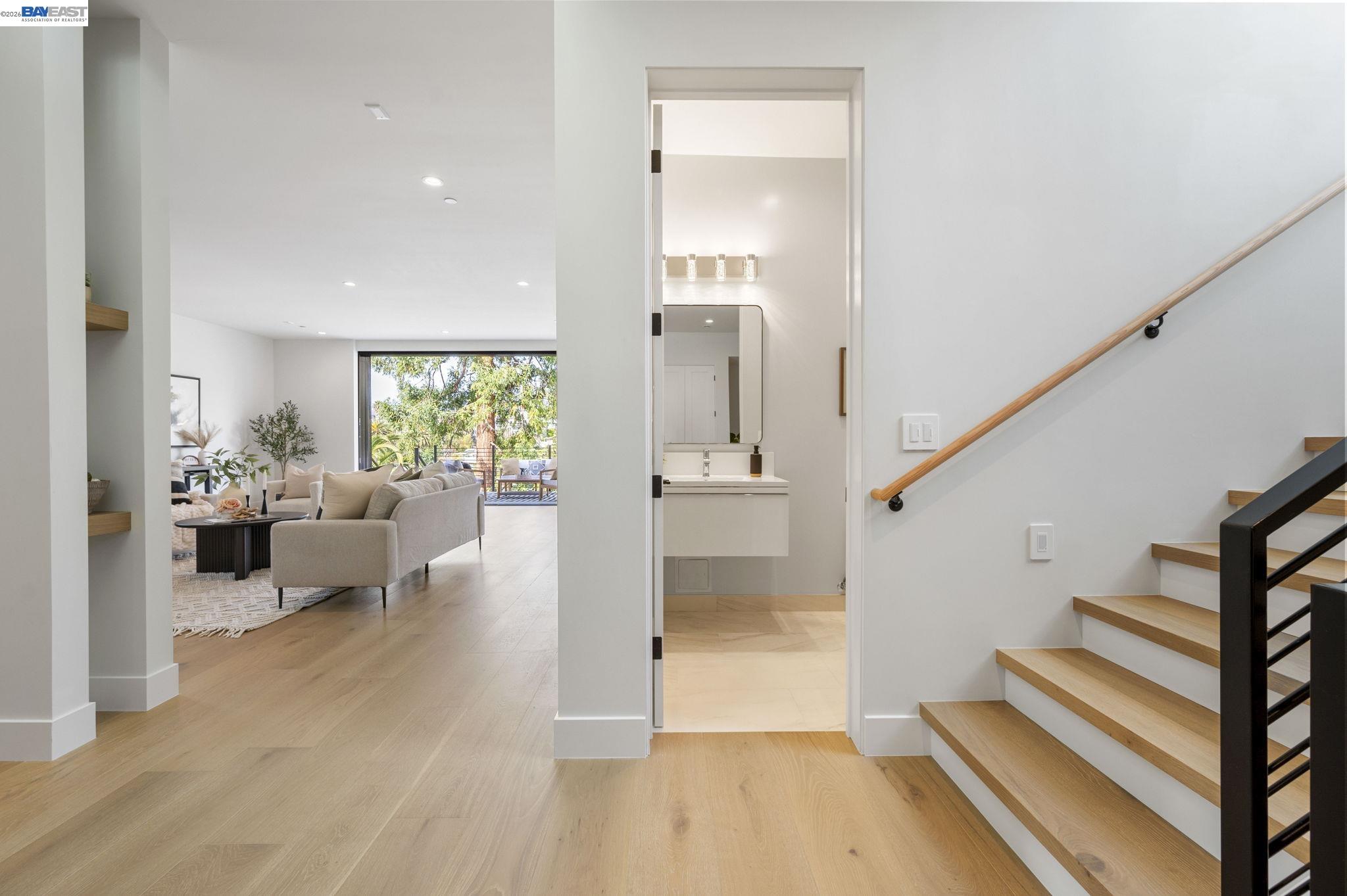 Detail Gallery Image 20 of 60 For 5883 Margarido Dr, Oakland,  CA 94618 - 5 Beds | 5/1 Baths