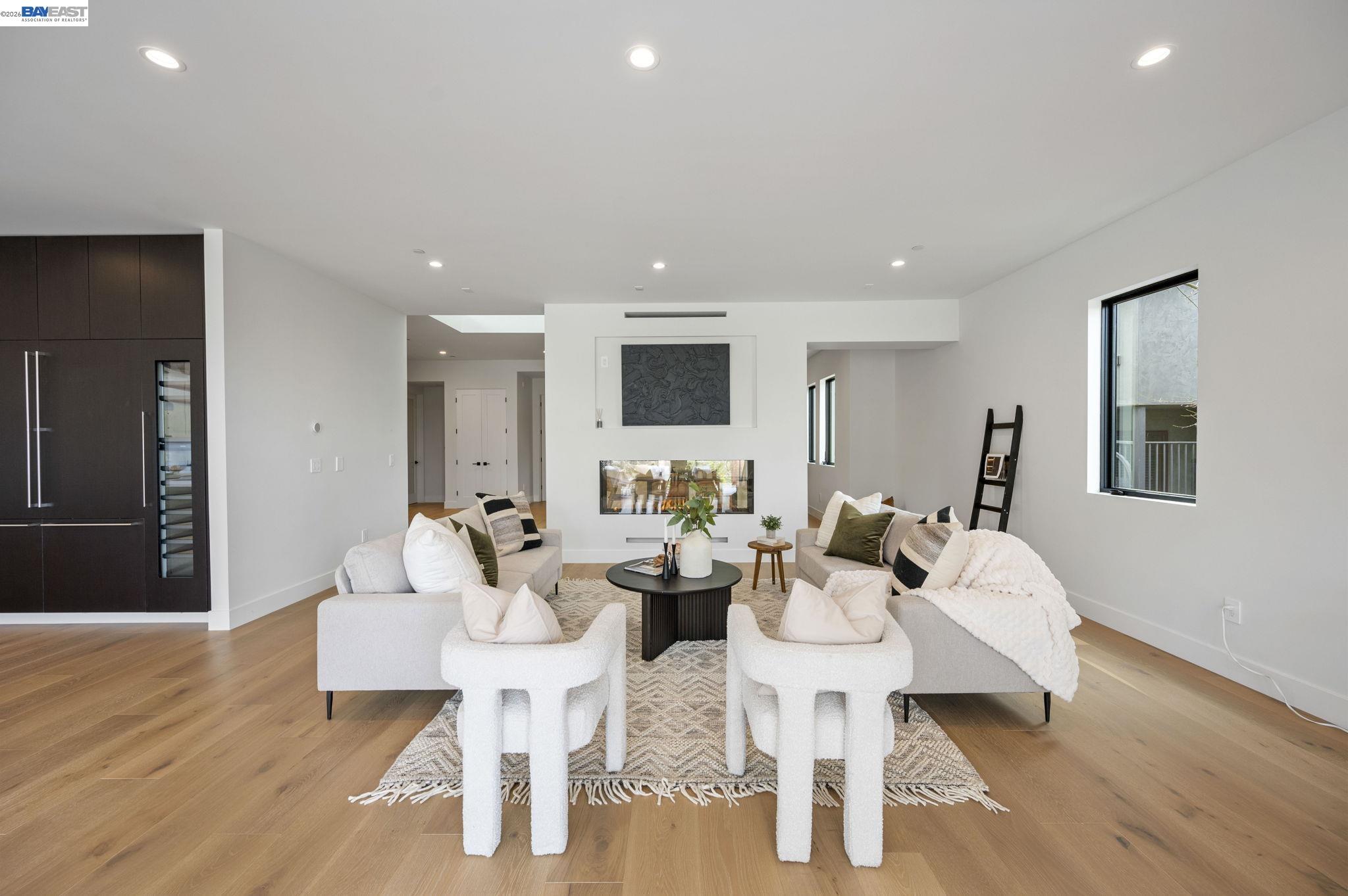 Detail Gallery Image 22 of 60 For 5883 Margarido Dr, Oakland,  CA 94618 - 5 Beds | 5/1 Baths