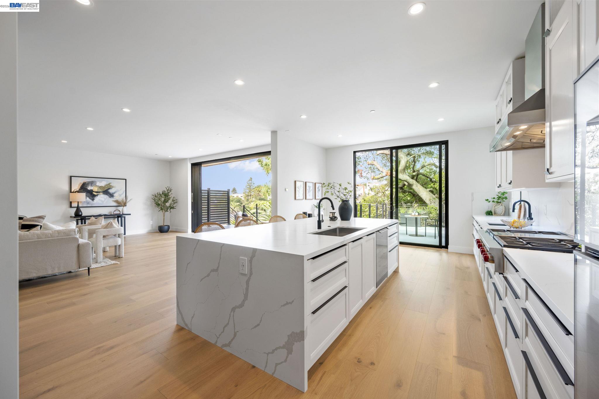 Detail Gallery Image 27 of 60 For 5883 Margarido Dr, Oakland,  CA 94618 - 5 Beds | 5/1 Baths