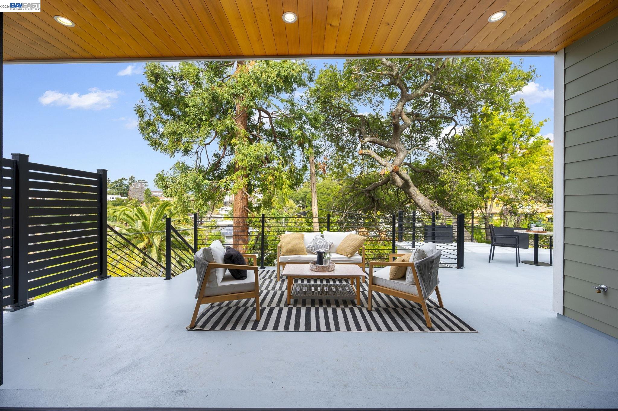 Detail Gallery Image 29 of 60 For 5883 Margarido Dr, Oakland,  CA 94618 - 5 Beds | 5/1 Baths