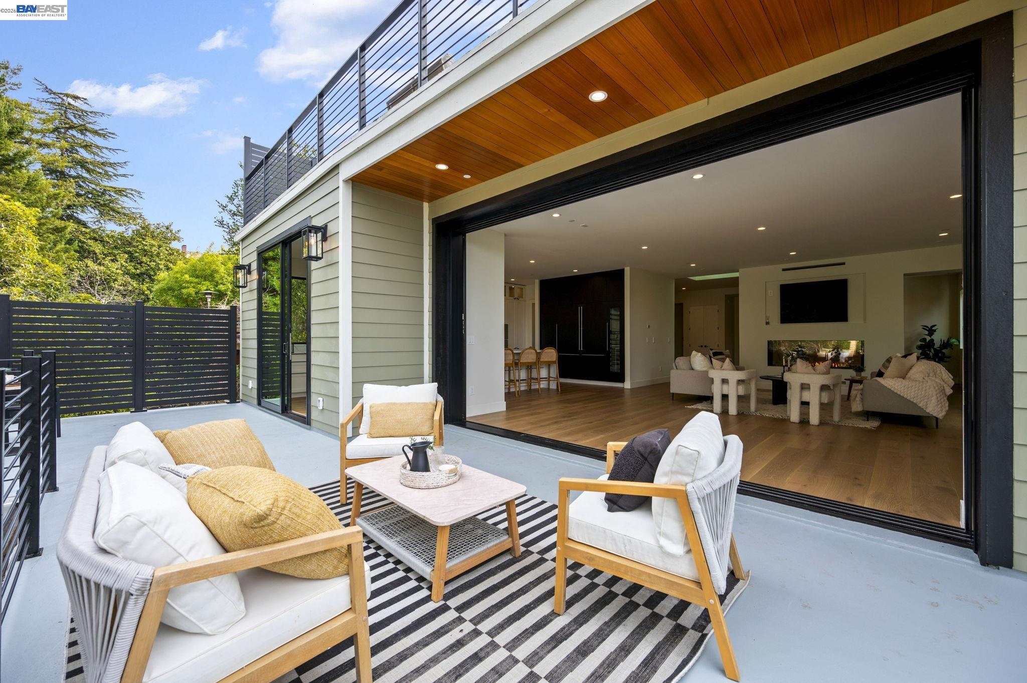 Detail Gallery Image 30 of 60 For 5883 Margarido Dr, Oakland,  CA 94618 - 5 Beds | 5/1 Baths