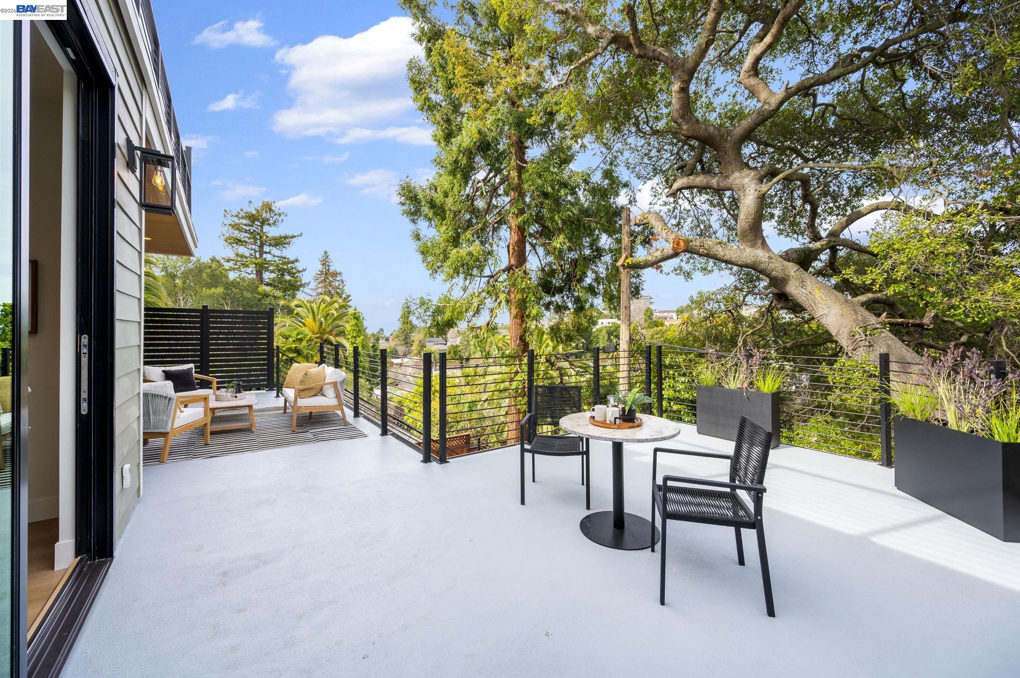 Detail Gallery Image 31 of 60 For 5883 Margarido Dr, Oakland,  CA 94618 - 5 Beds | 5/1 Baths