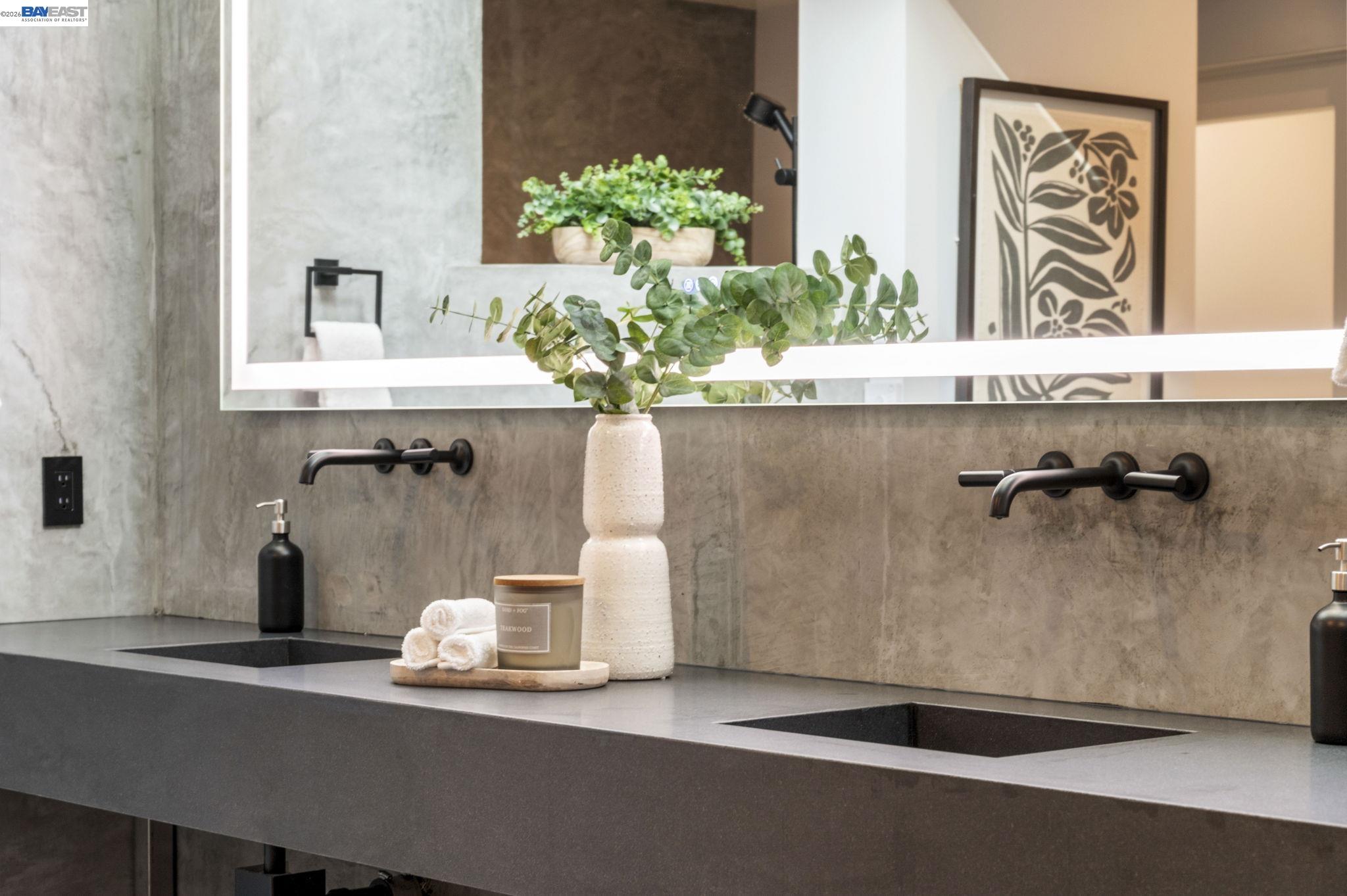 Detail Gallery Image 37 of 60 For 5883 Margarido Dr, Oakland,  CA 94618 - 5 Beds | 5/1 Baths