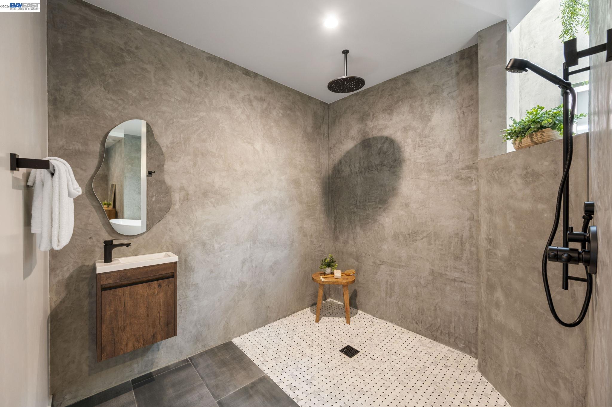 Detail Gallery Image 38 of 60 For 5883 Margarido Dr, Oakland,  CA 94618 - 5 Beds | 5/1 Baths