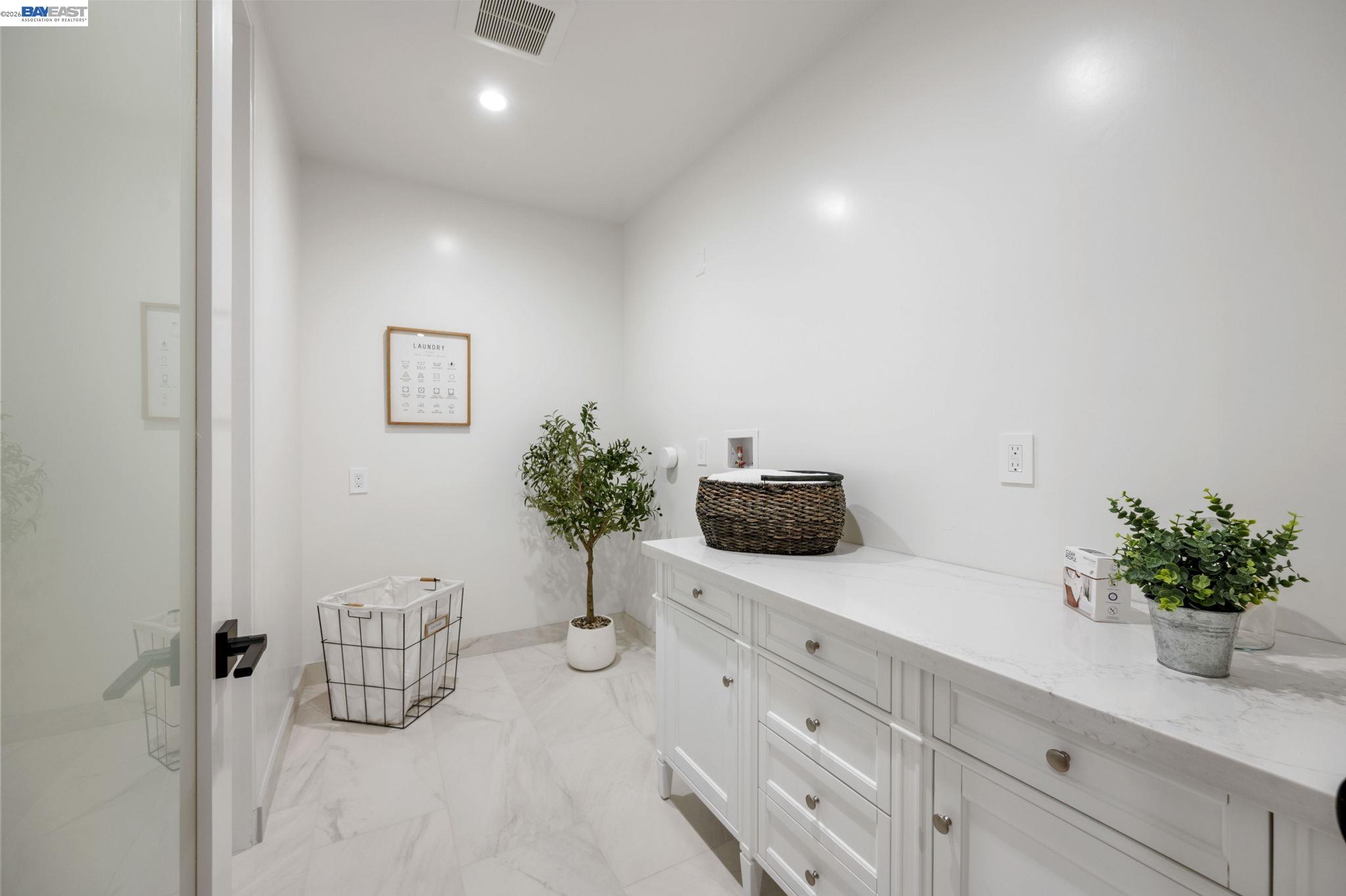 Detail Gallery Image 50 of 60 For 5883 Margarido Dr, Oakland,  CA 94618 - 5 Beds | 5/1 Baths