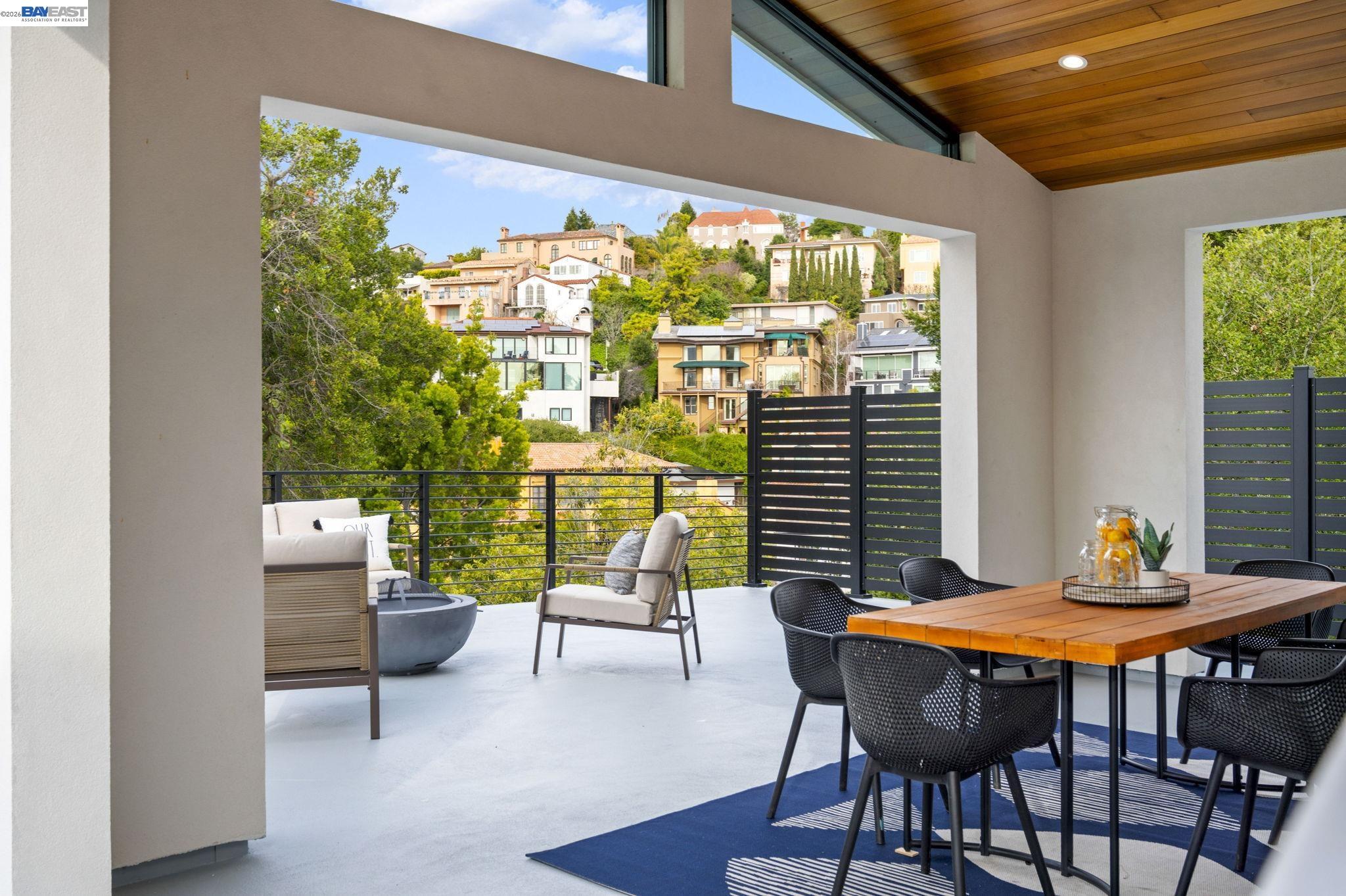 Detail Gallery Image 8 of 60 For 5883 Margarido Dr, Oakland,  CA 94618 - 5 Beds | 5/1 Baths