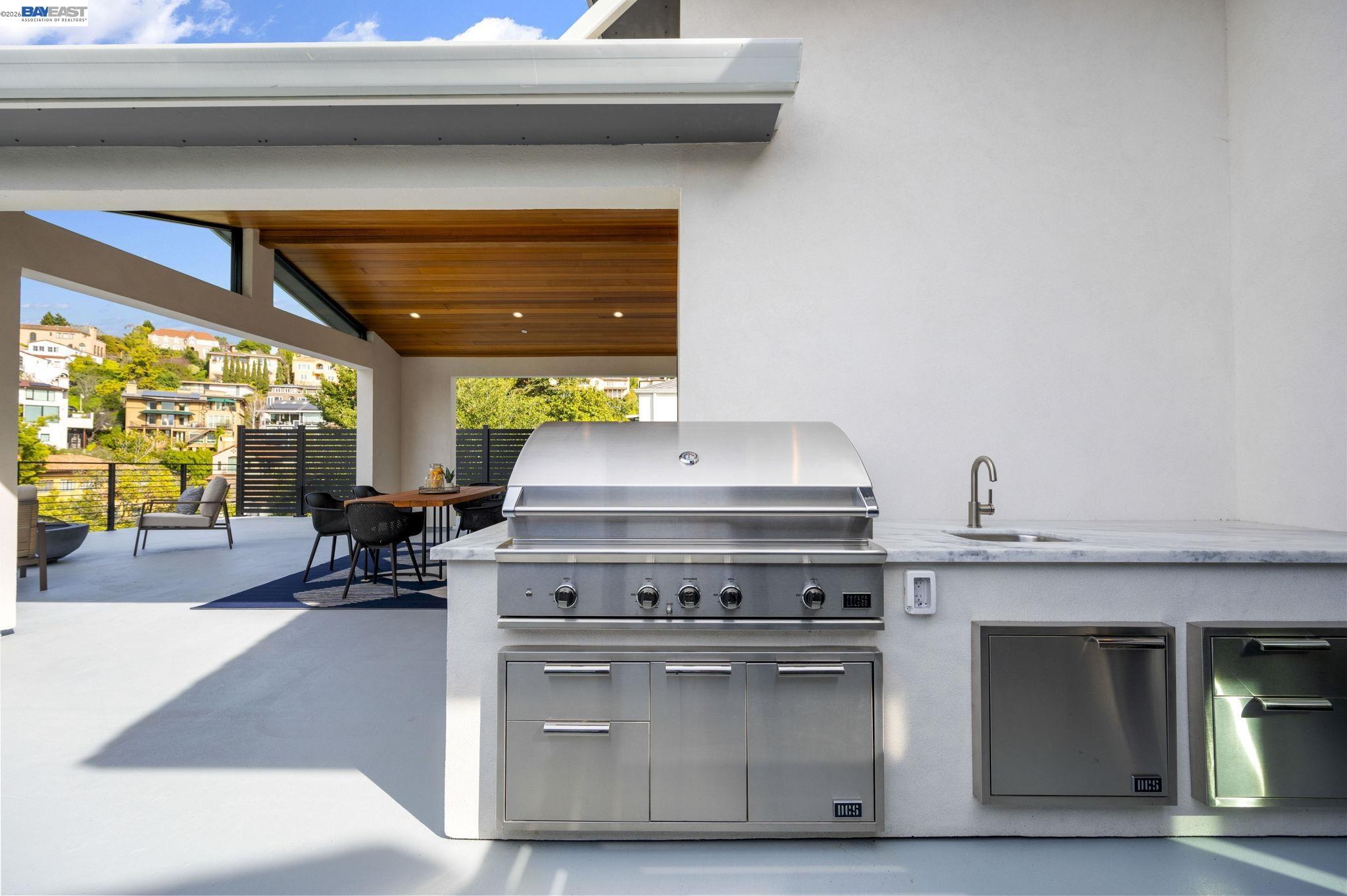 Detail Gallery Image 9 of 60 For 5883 Margarido Dr, Oakland,  CA 94618 - 5 Beds | 5/1 Baths