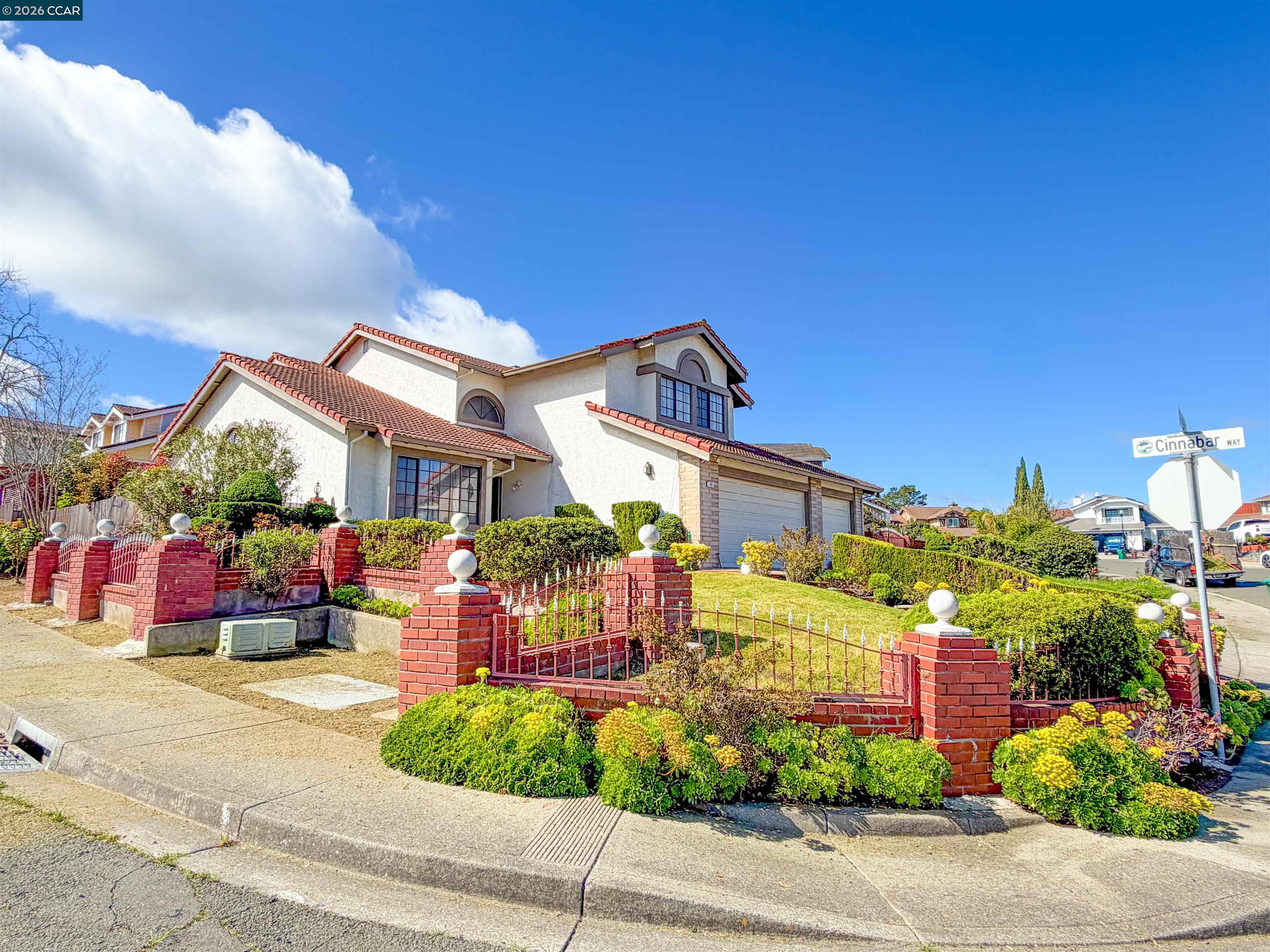 Detail Gallery Image 2 of 8 For 103 Obsidian Way, Hercules,  CA 94547 - 5 Beds | 3 Baths