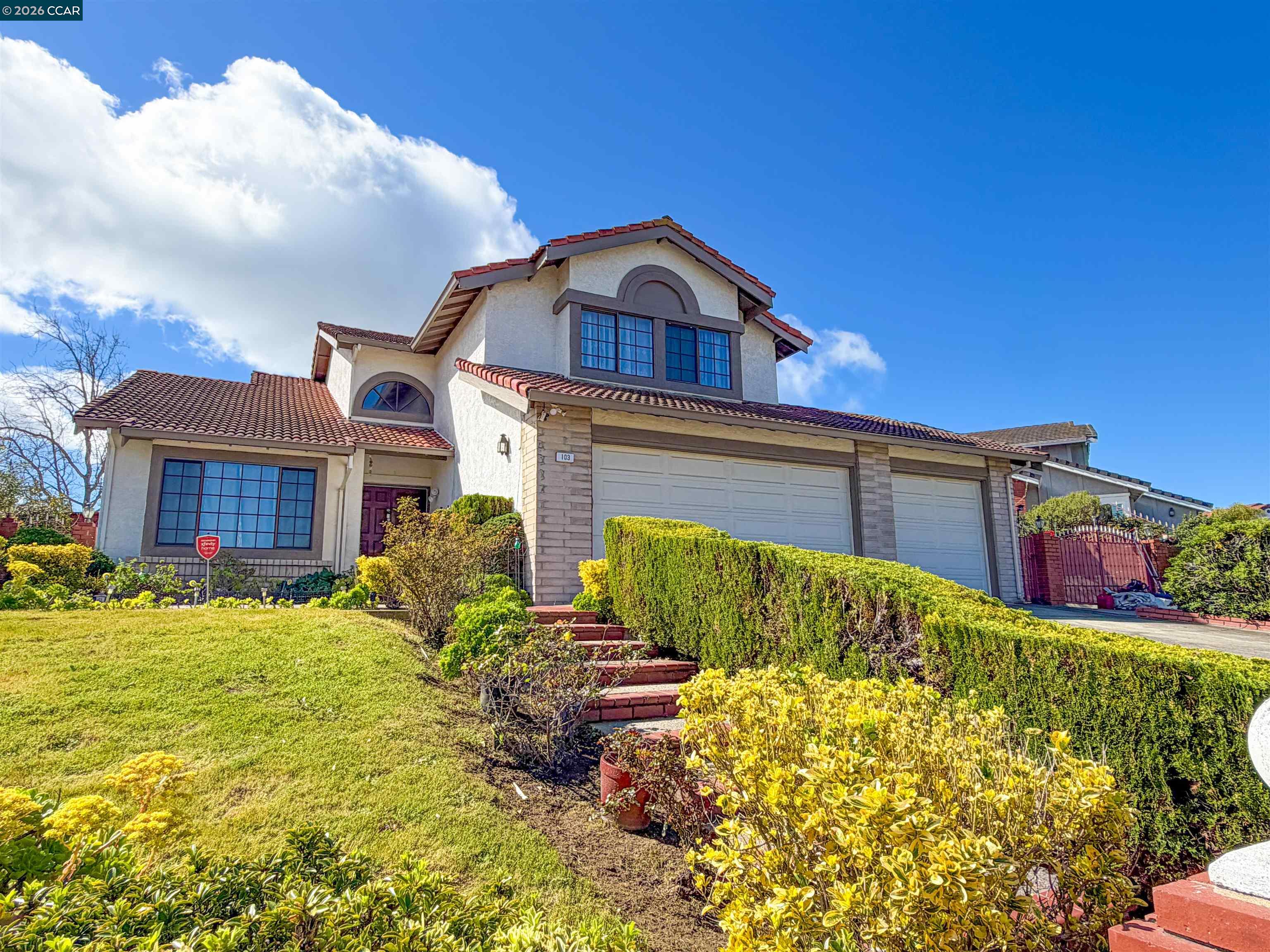 Detail Gallery Image 4 of 8 For 103 Obsidian Way, Hercules,  CA 94547 - 5 Beds | 3 Baths