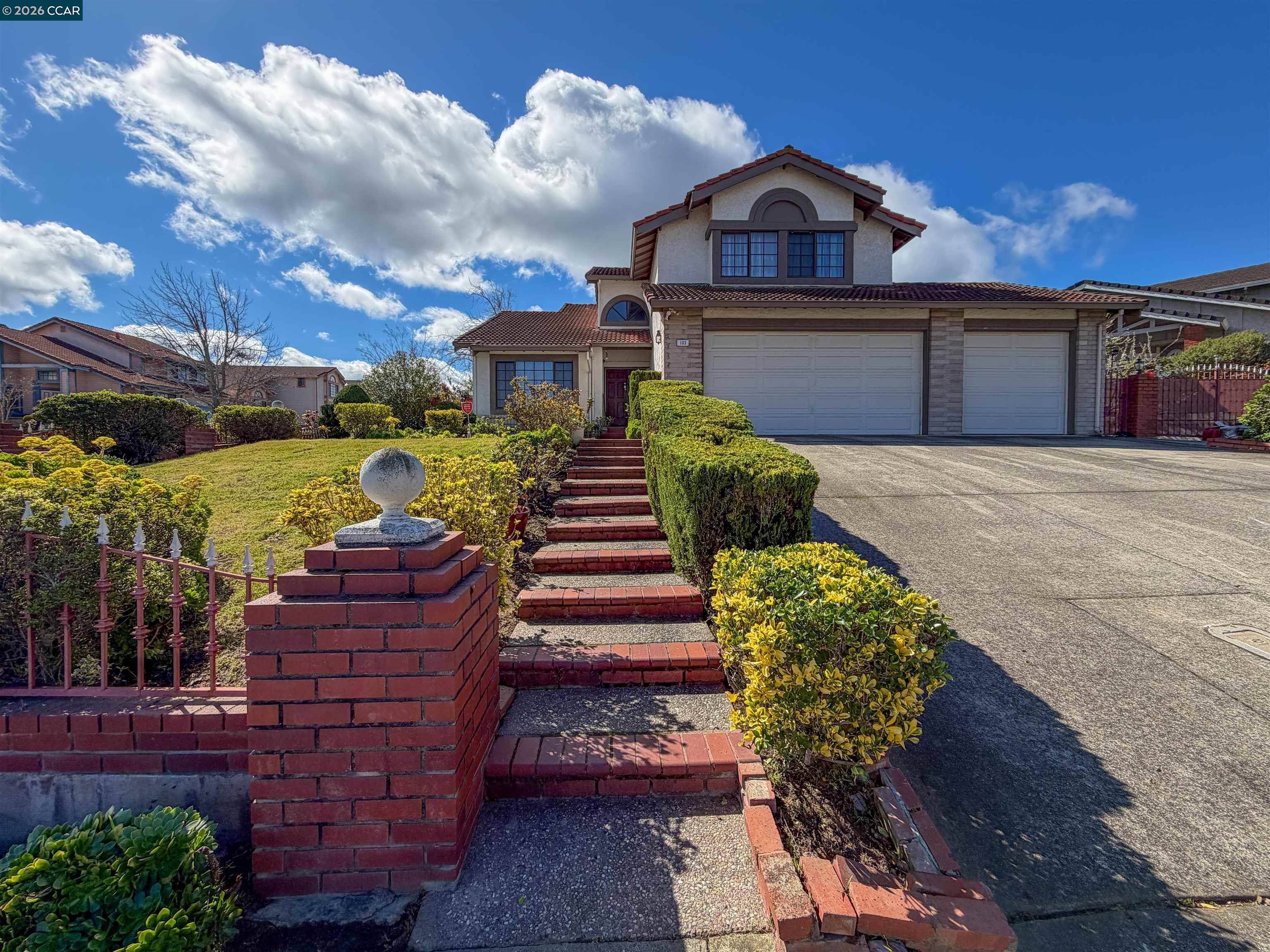 Detail Gallery Image 5 of 8 For 103 Obsidian Way, Hercules,  CA 94547 - 5 Beds | 3 Baths