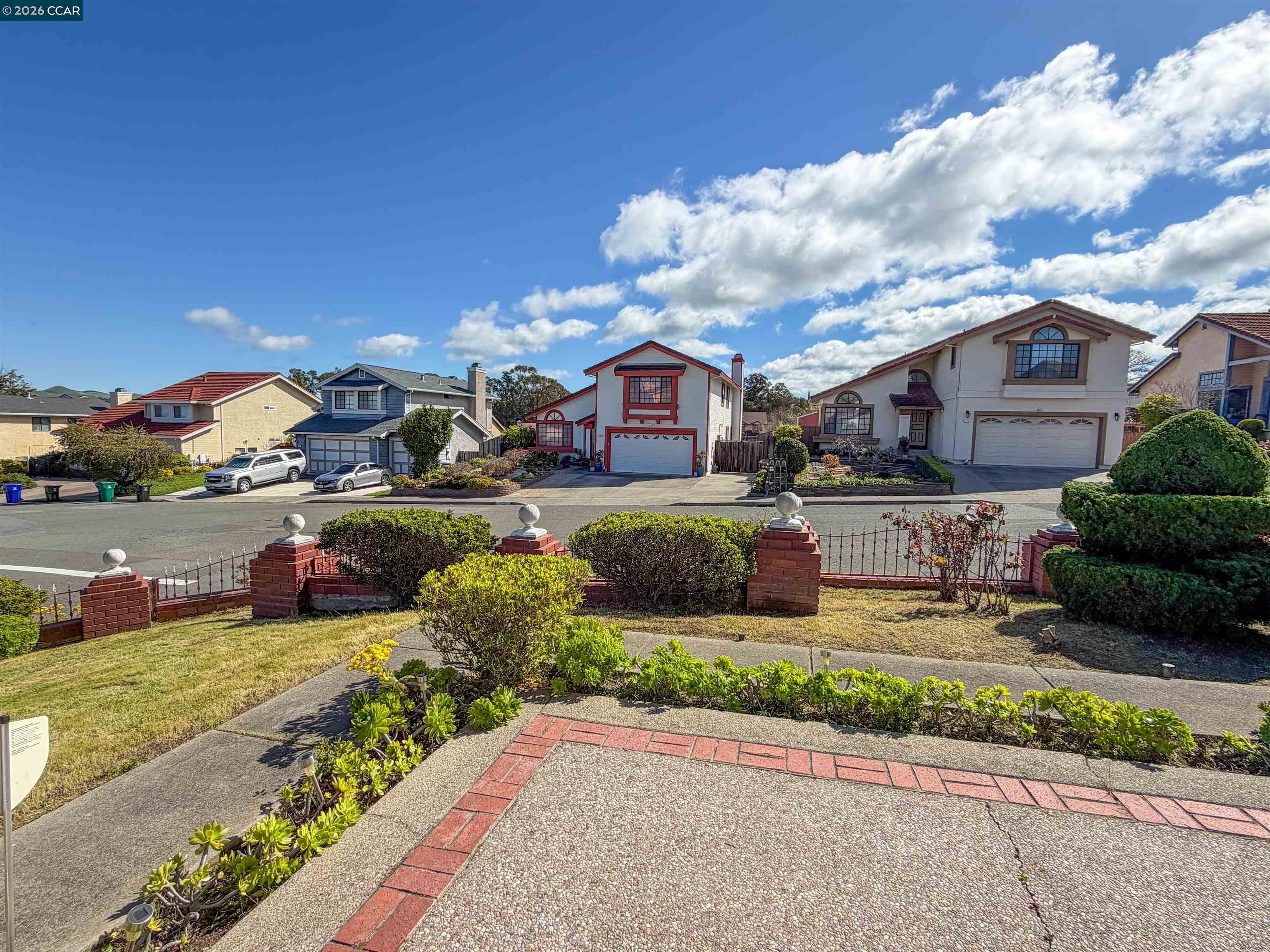 Detail Gallery Image 8 of 8 For 103 Obsidian Way, Hercules,  CA 94547 - 5 Beds | 3 Baths