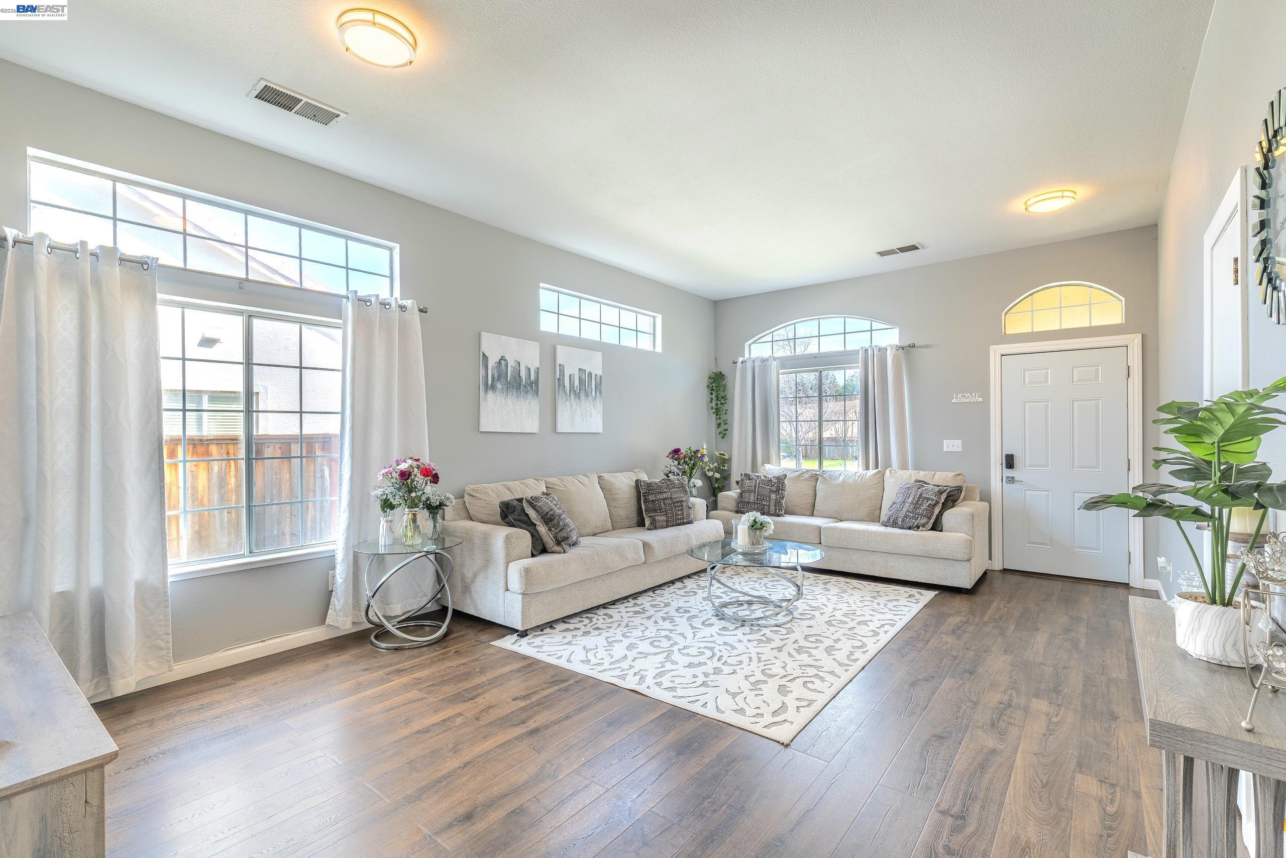 Detail Gallery Image 5 of 20 For 4764 Brookside Circle, Fairfield,  CA 94534 - 4 Beds | 2 Baths